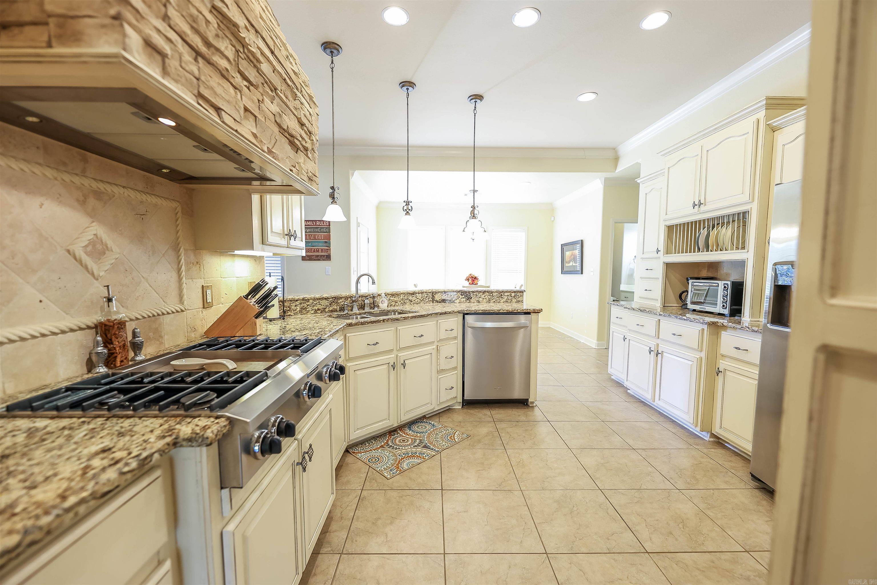 DRY CREEK ESTATES - Residential