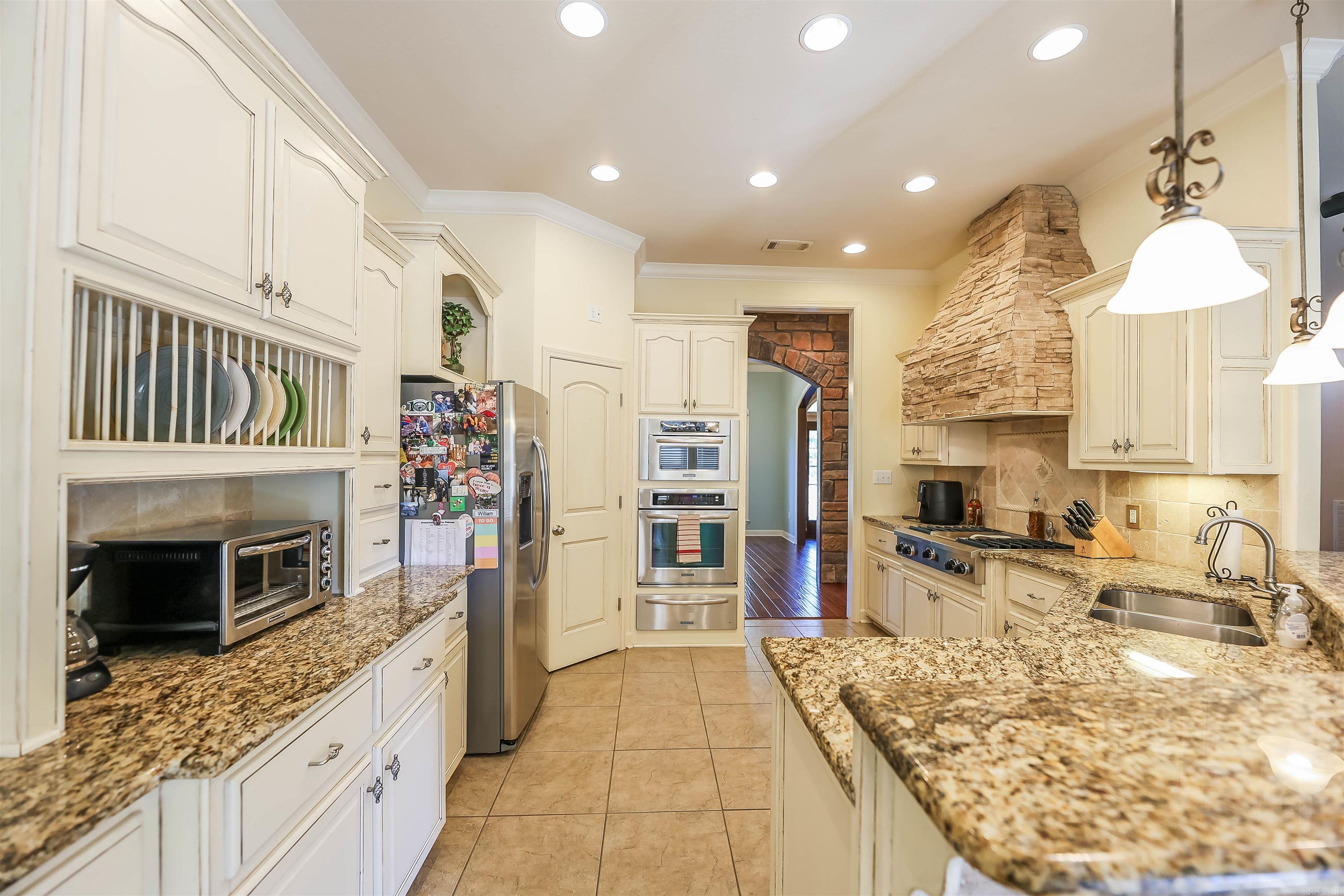 DRY CREEK ESTATES - Residential