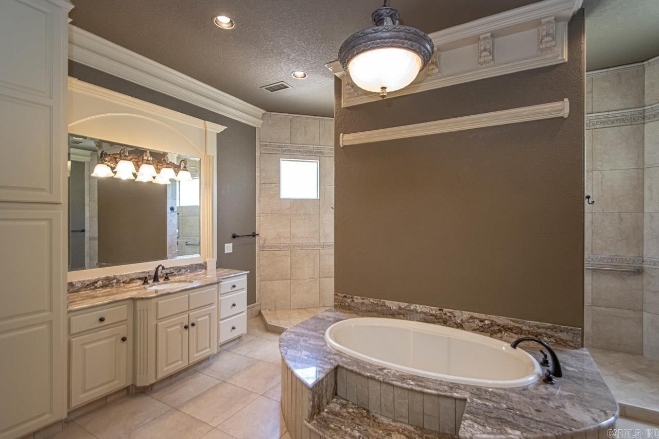 Benton, Arkansas 72019, United States, 3 Bedrooms Bedrooms, ,4 BathroomsBathrooms,Residential,Active,59866