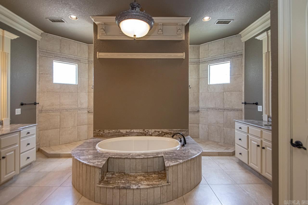 Benton, Arkansas 72019, United States, 3 Bedrooms Bedrooms, ,4 BathroomsBathrooms,Residential,Active,59866