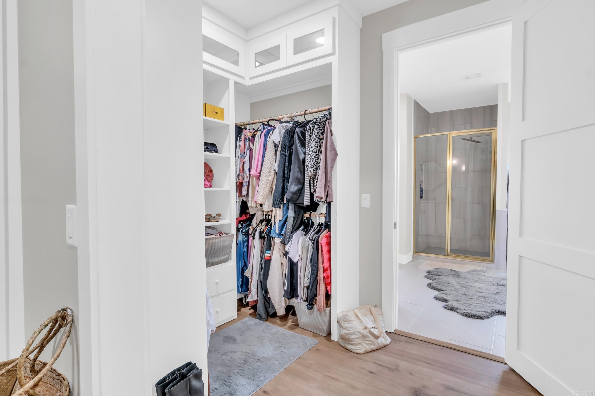 CHURCHILL SUBURBAN - Residential