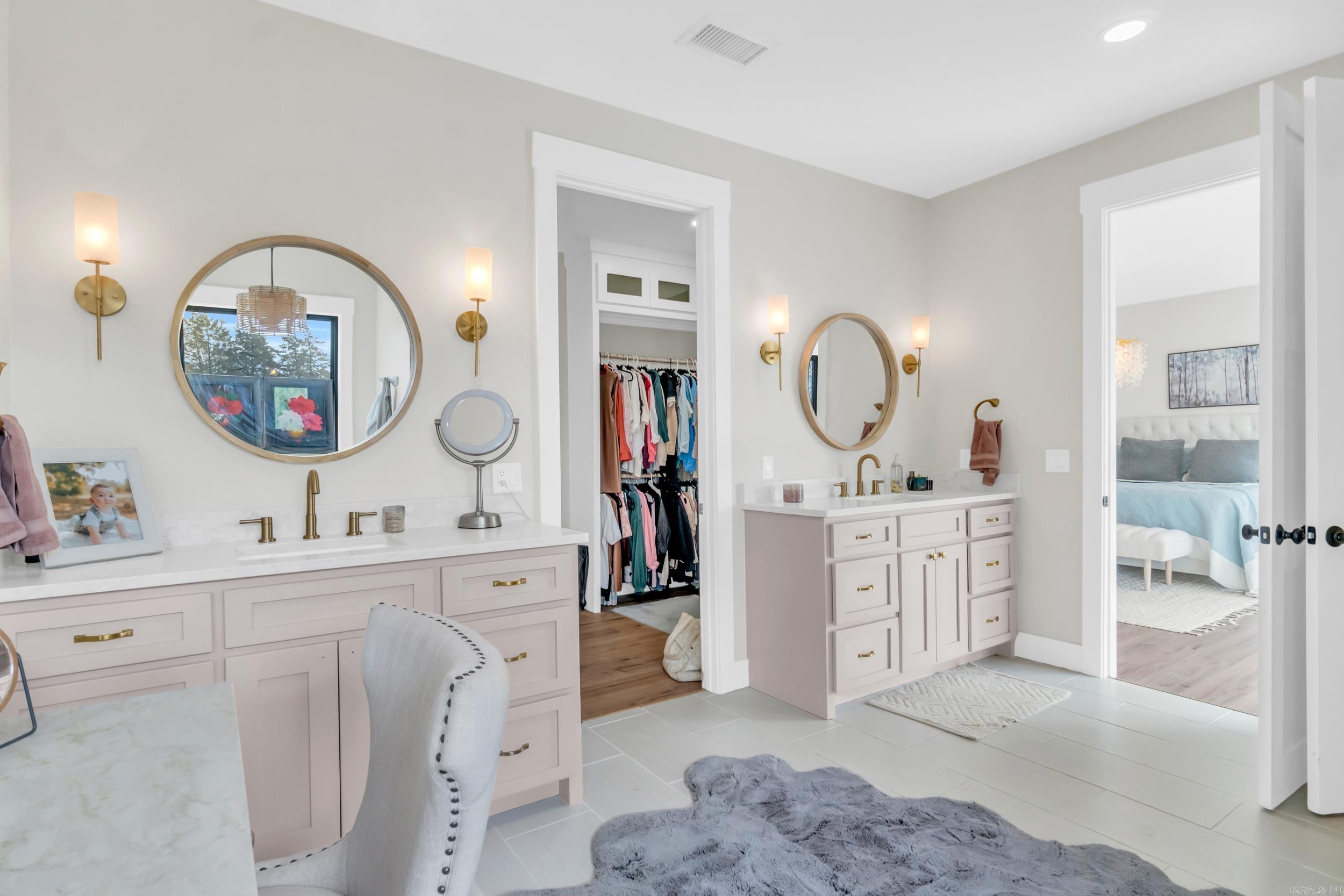 CHURCHILL SUBURBAN - Residential