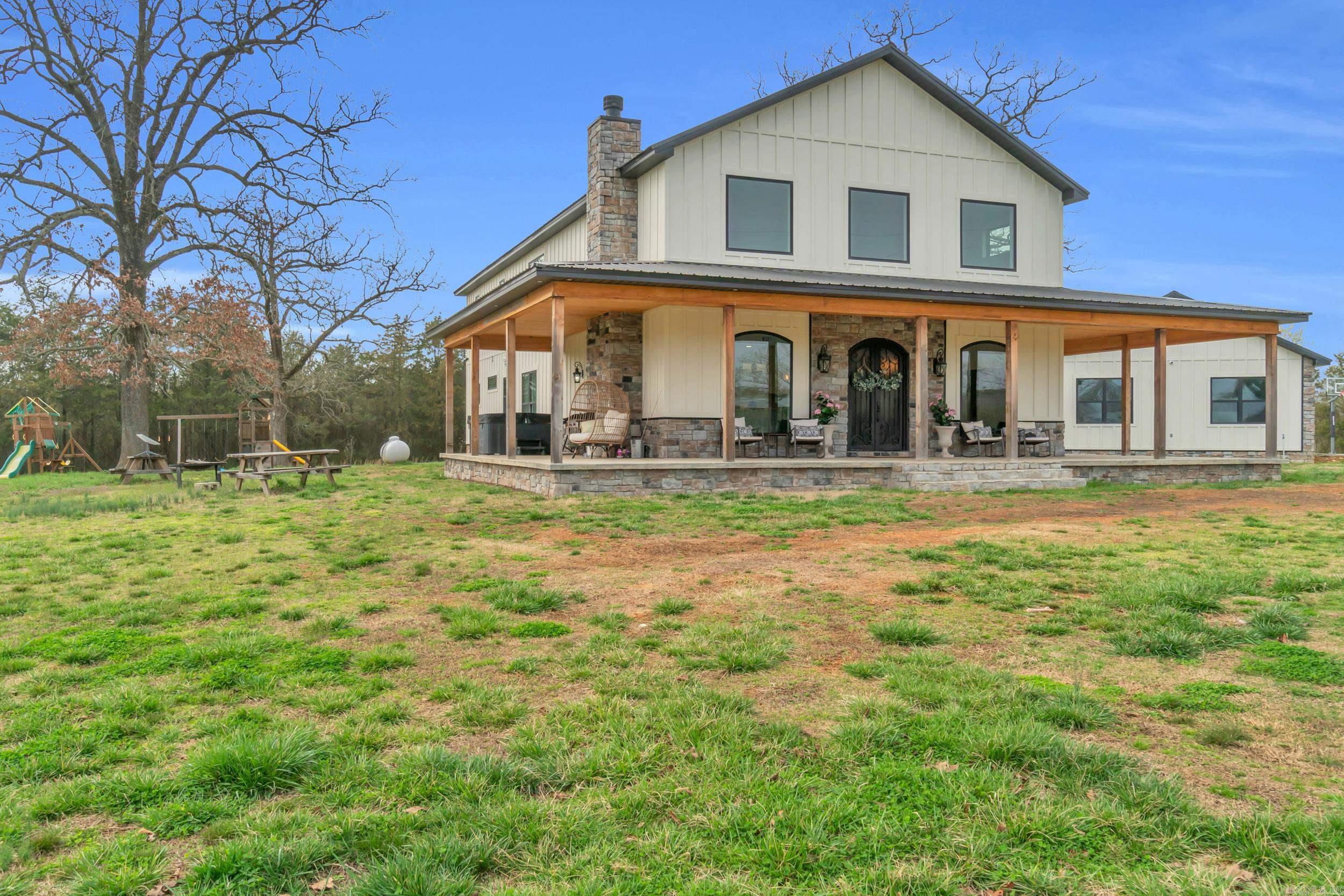 CHURCHILL SUBURBAN - Residential