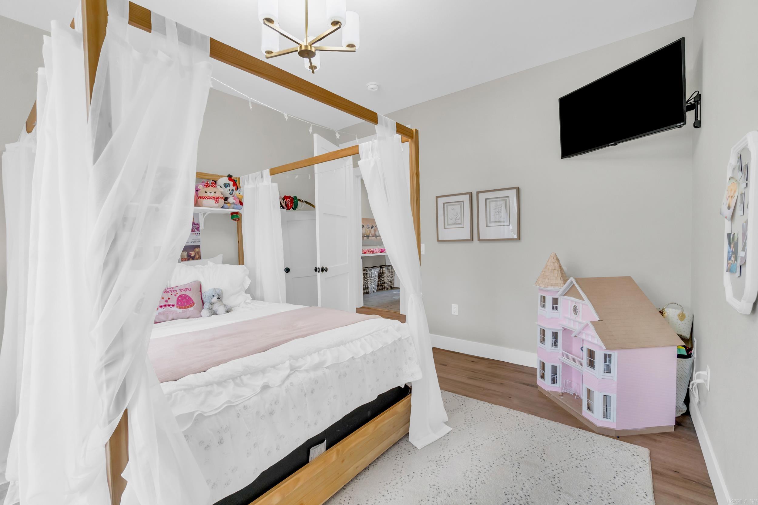 CHURCHILL SUBURBAN - Residential