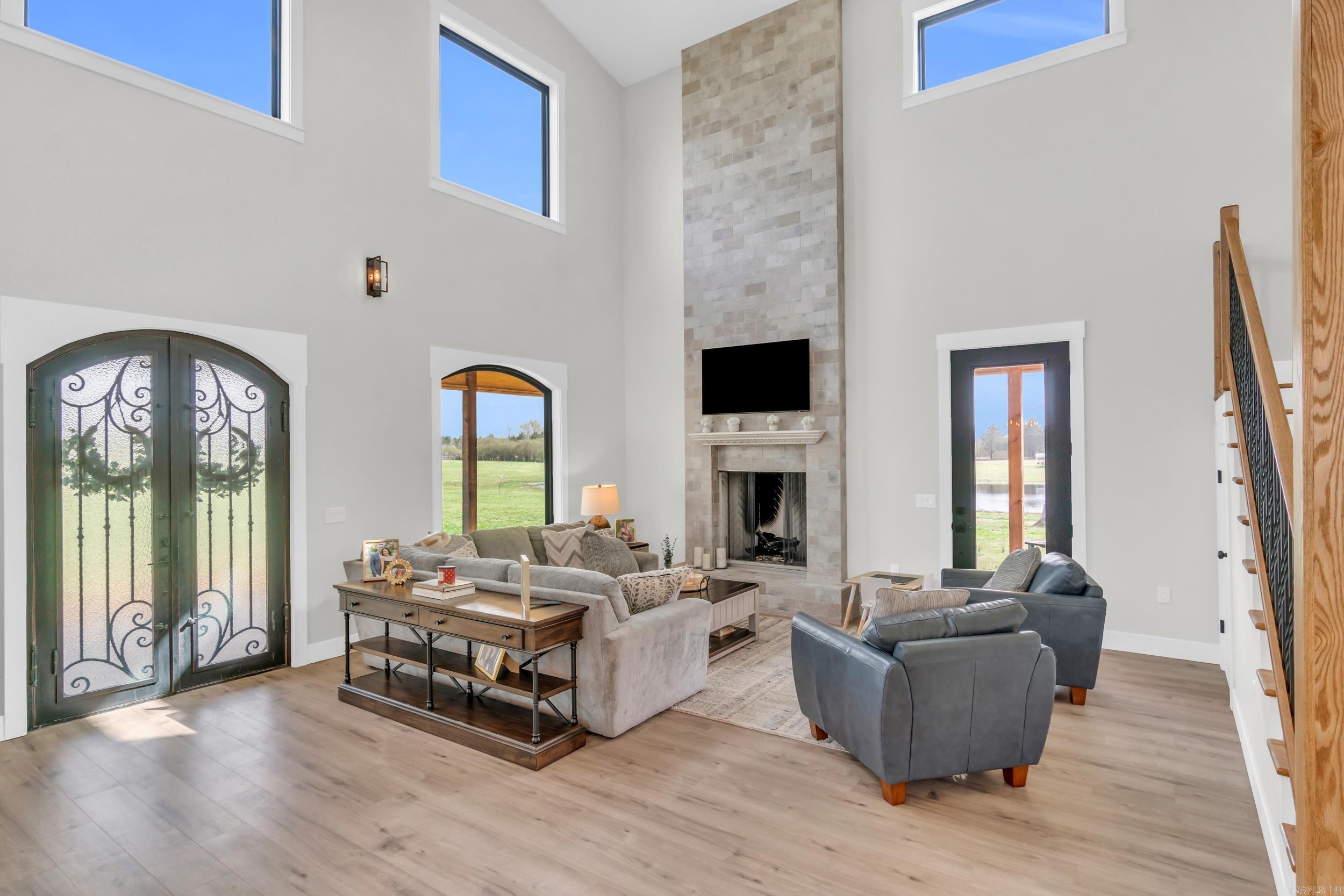 CHURCHILL SUBURBAN - Residential