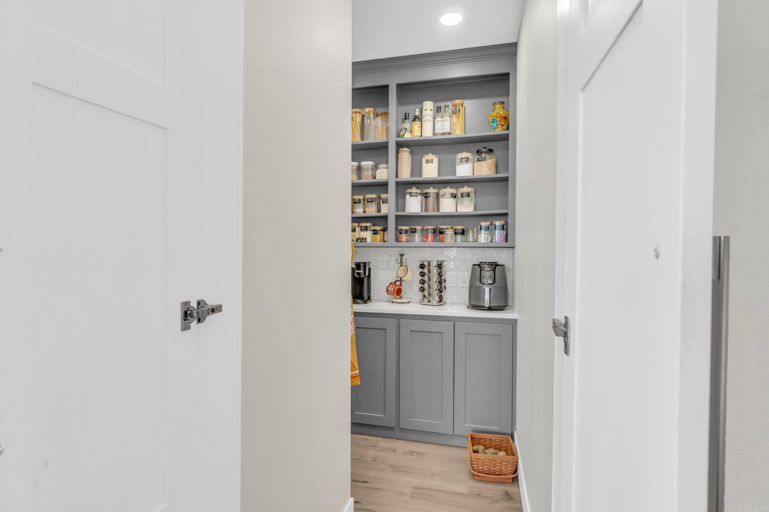 CHURCHILL SUBURBAN - Residential