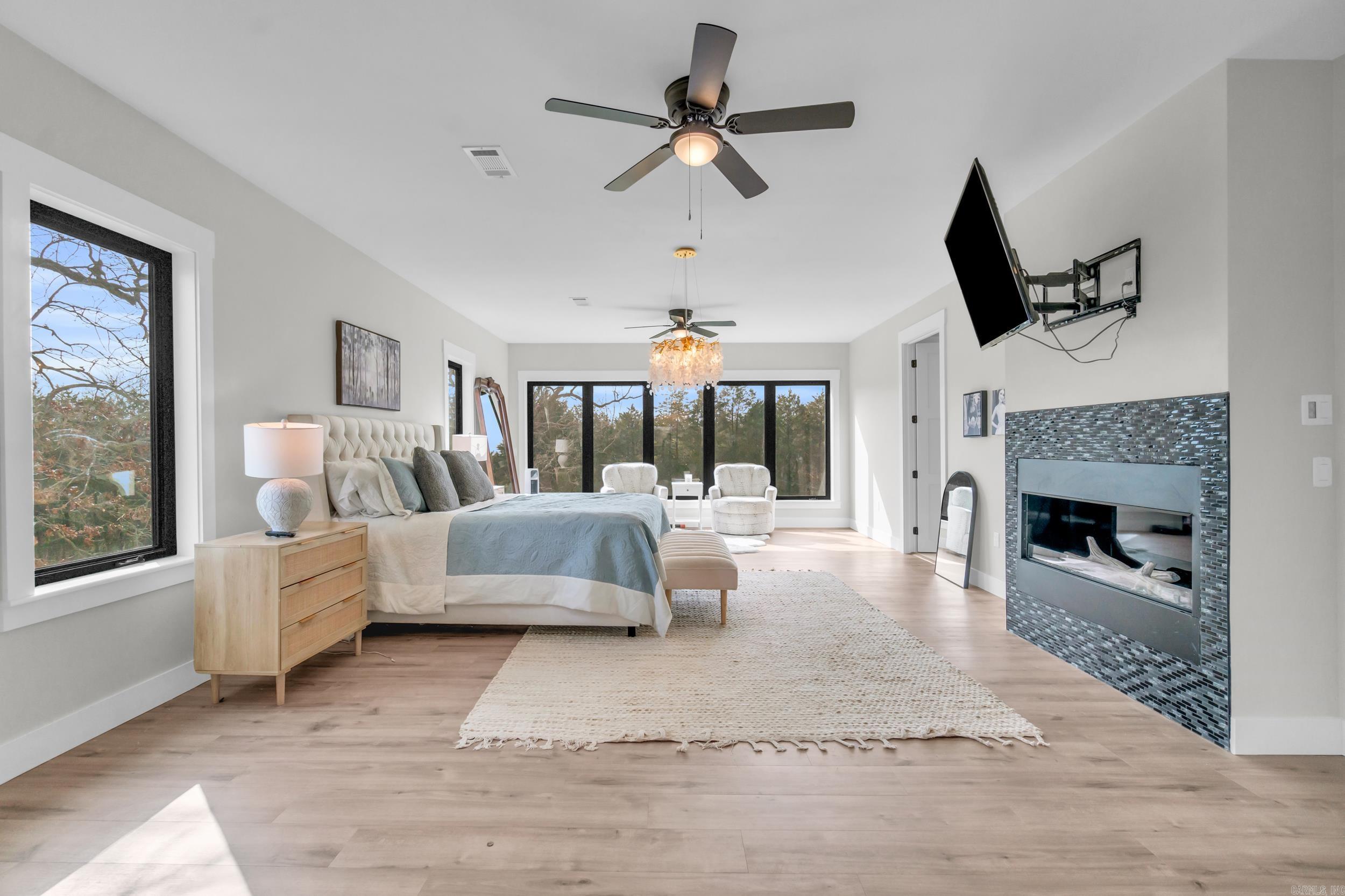 CHURCHILL SUBURBAN - Residential