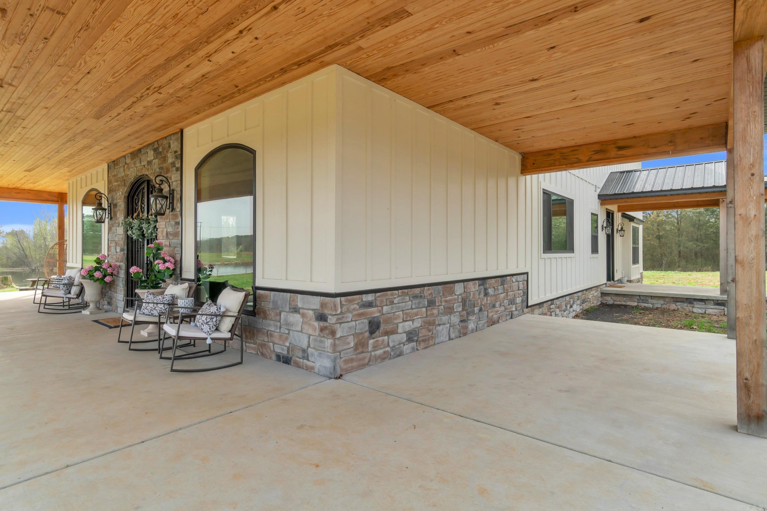 CHURCHILL SUBURBAN - Residential