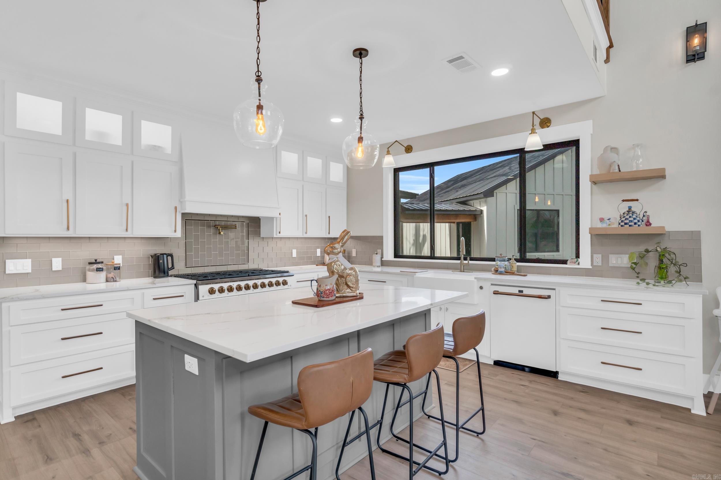 CHURCHILL SUBURBAN - Residential