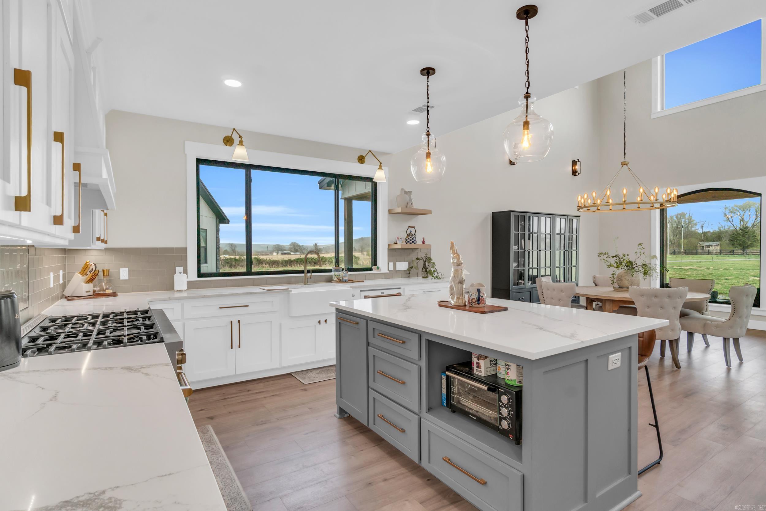 CHURCHILL SUBURBAN - Residential