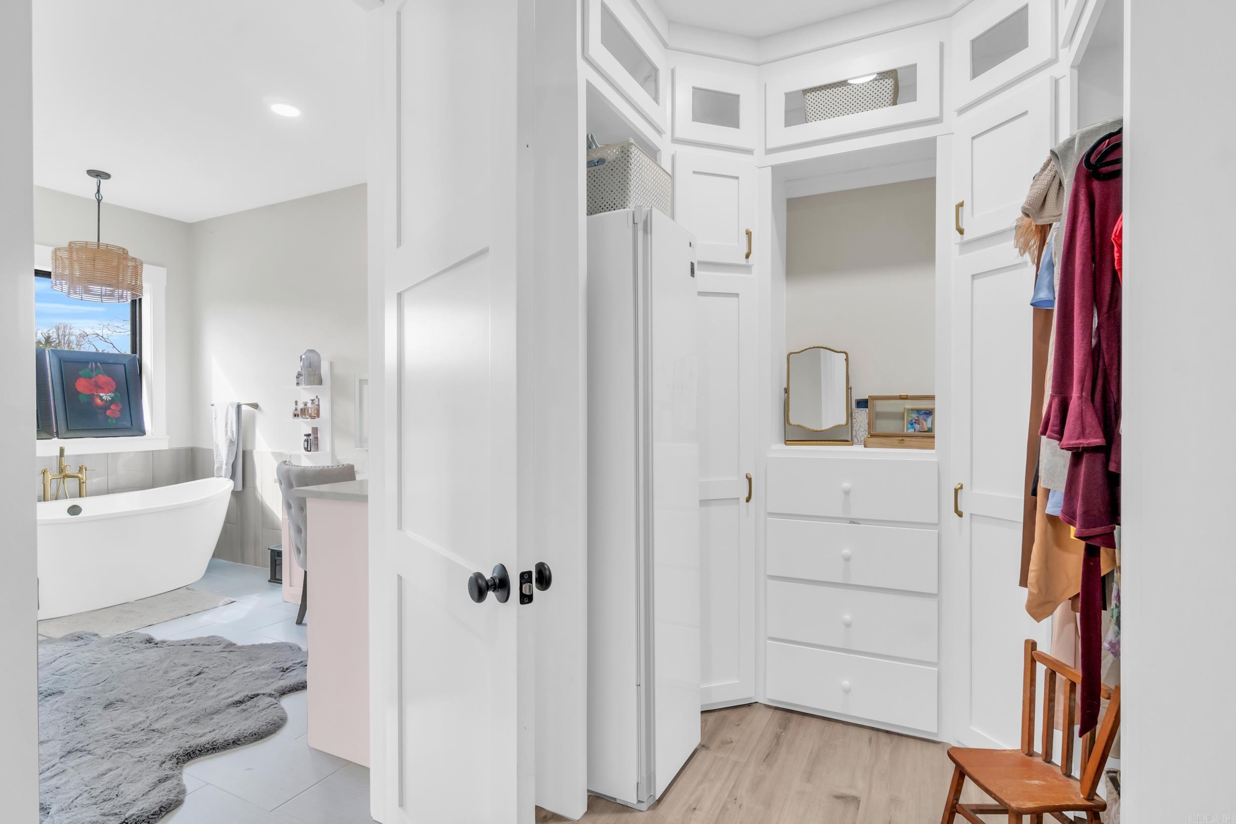 CHURCHILL SUBURBAN - Residential