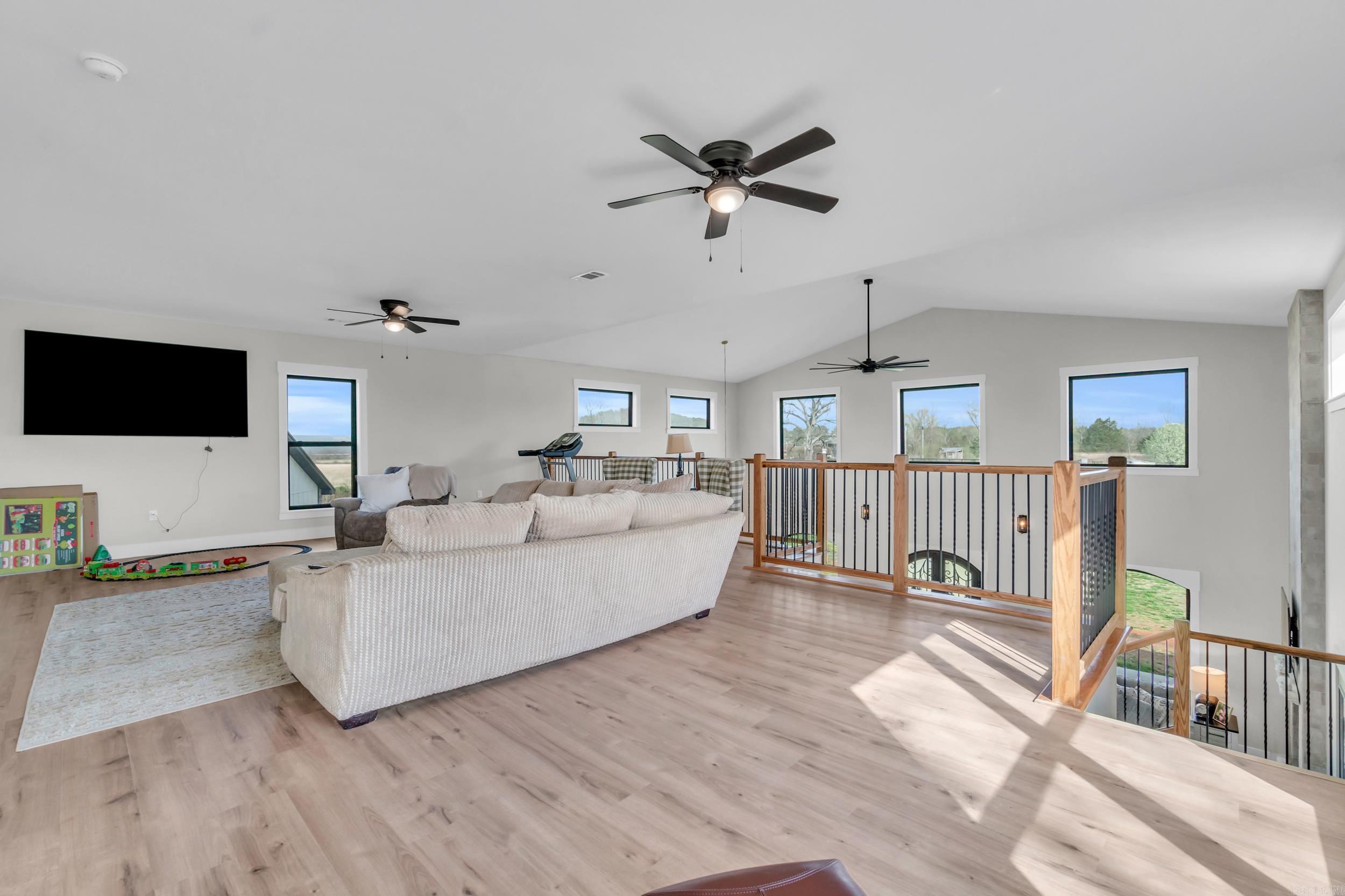 CHURCHILL SUBURBAN - Residential