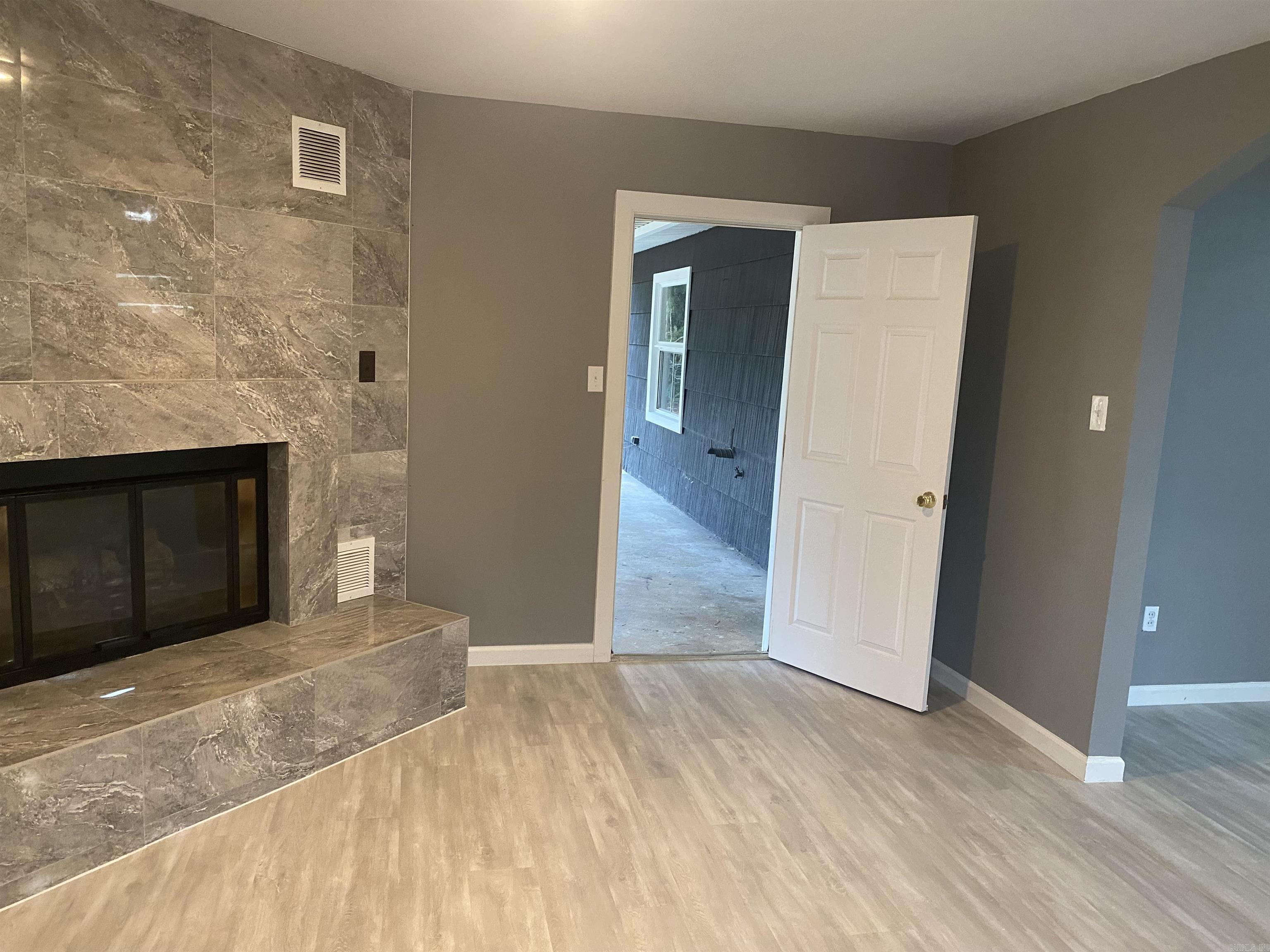 MEADOWCLIFF - Residential