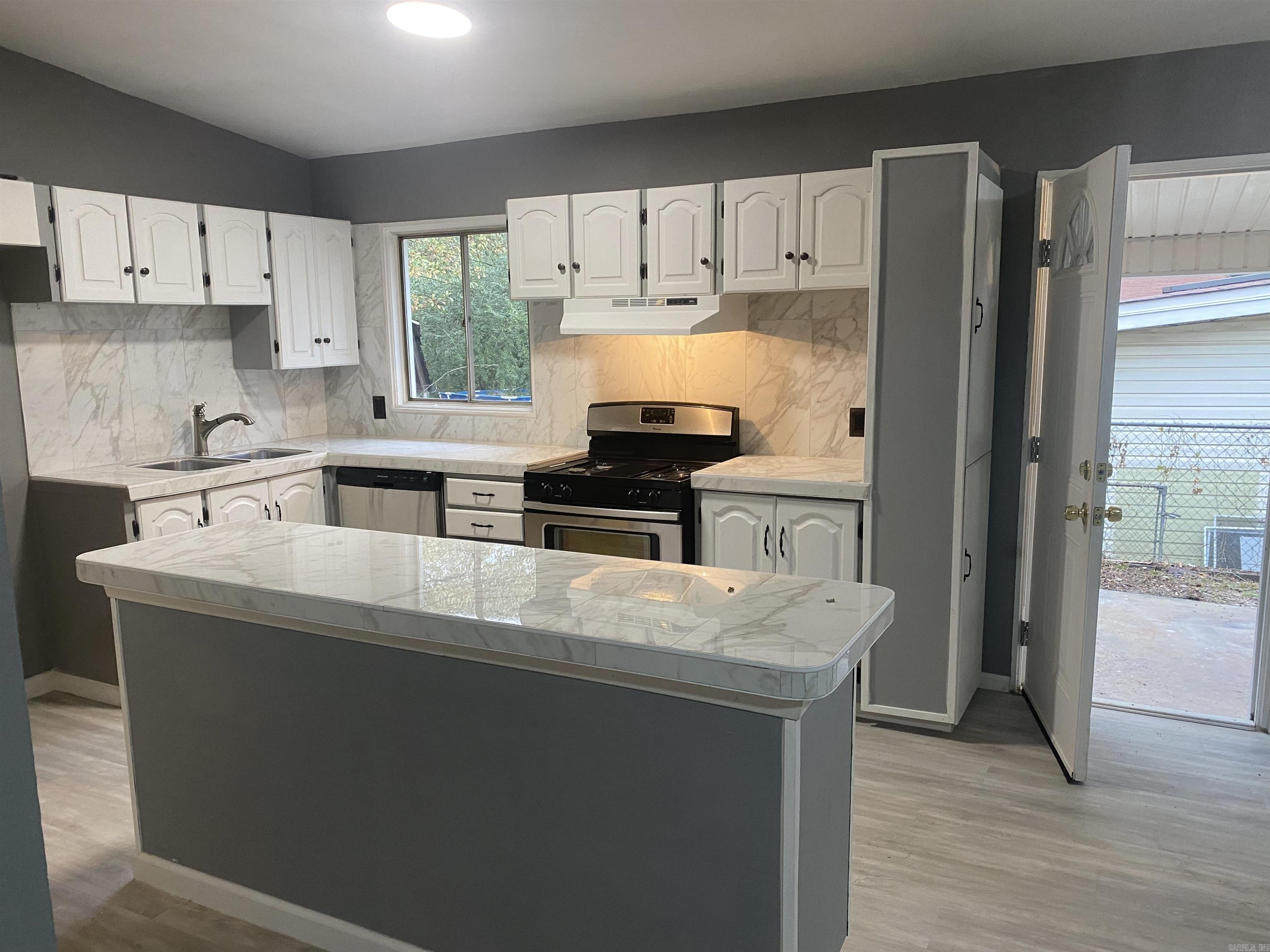 MEADOWCLIFF - Residential