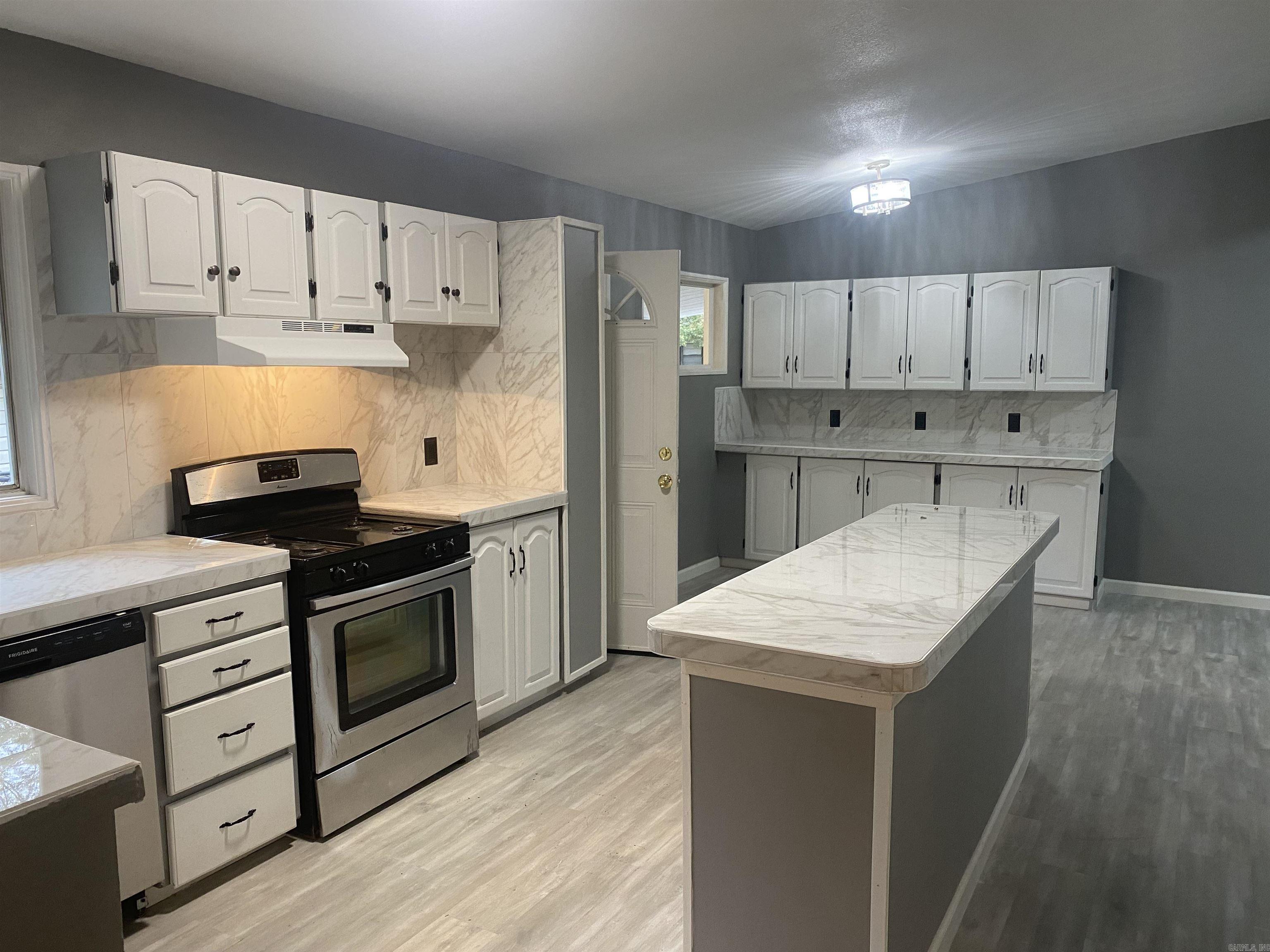 MEADOWCLIFF - Residential