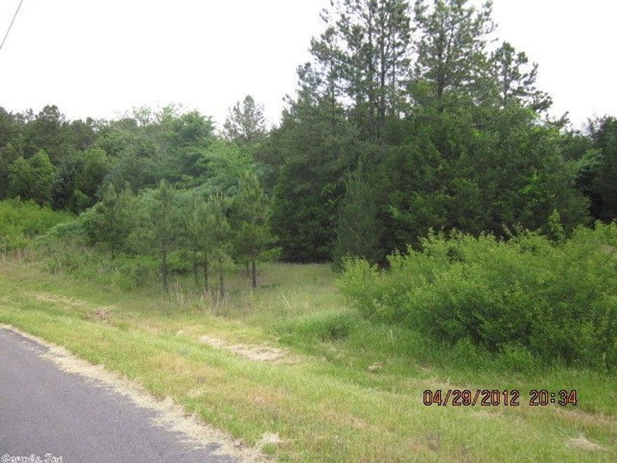 EXCLUSIVE LOT IN BEAUTIFUL CLIFF N STREAM... offers potential homeowners nearly 2 acres to build their dream home in a private and peaceful community. Located in Pottsville School District and priced to sell.