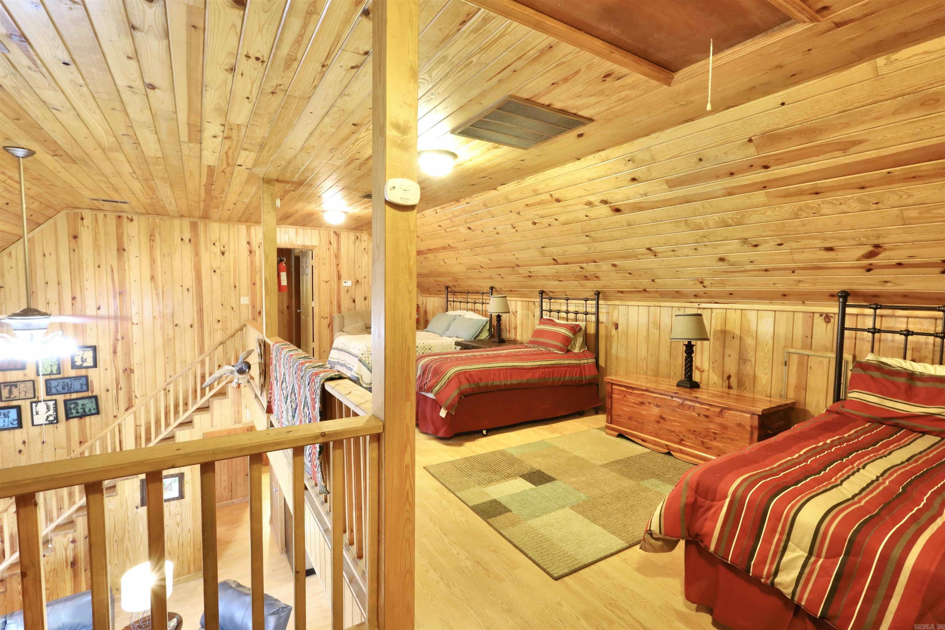 RIVERCHASE - Residential