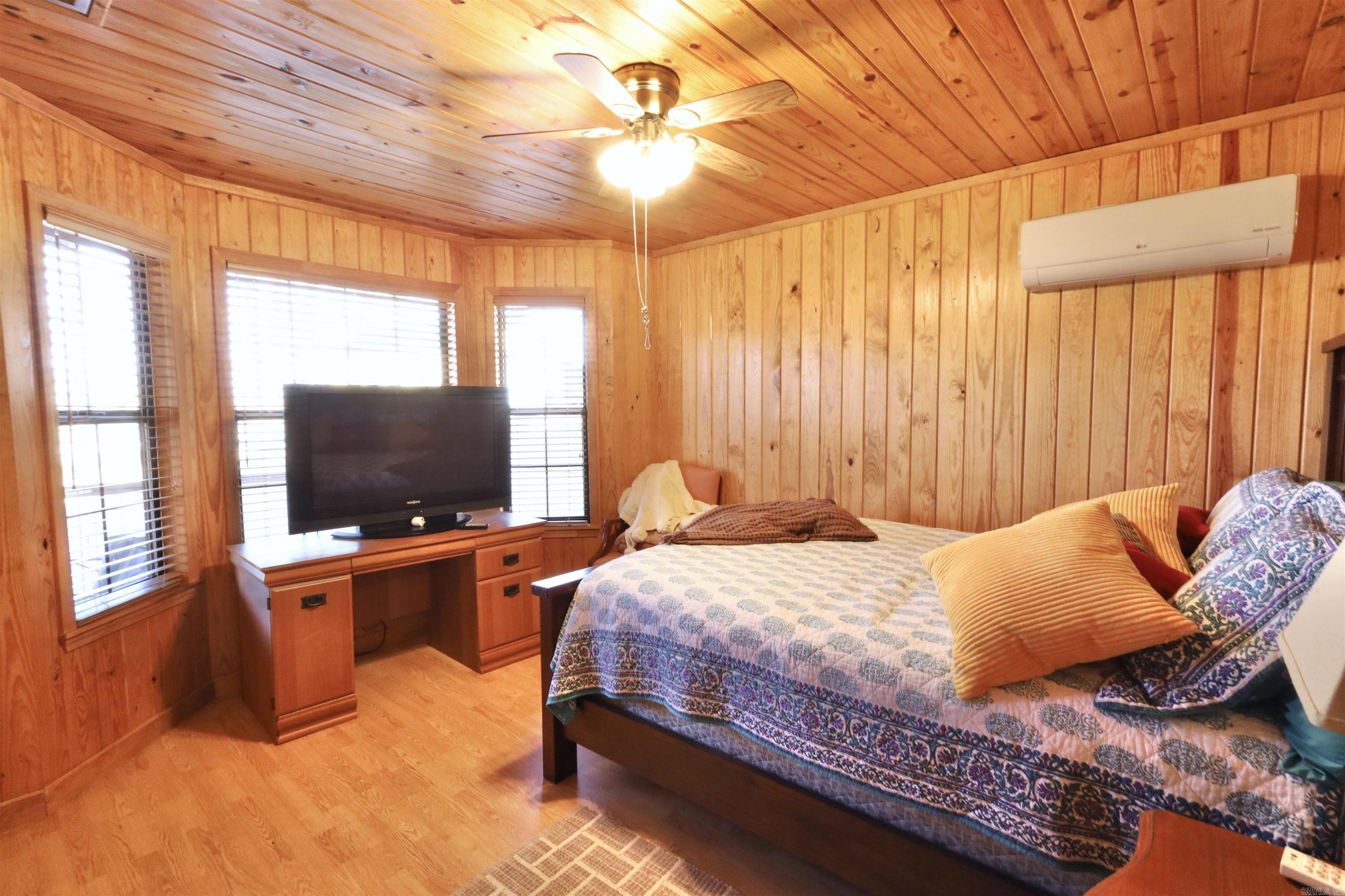 RIVERCHASE - Residential