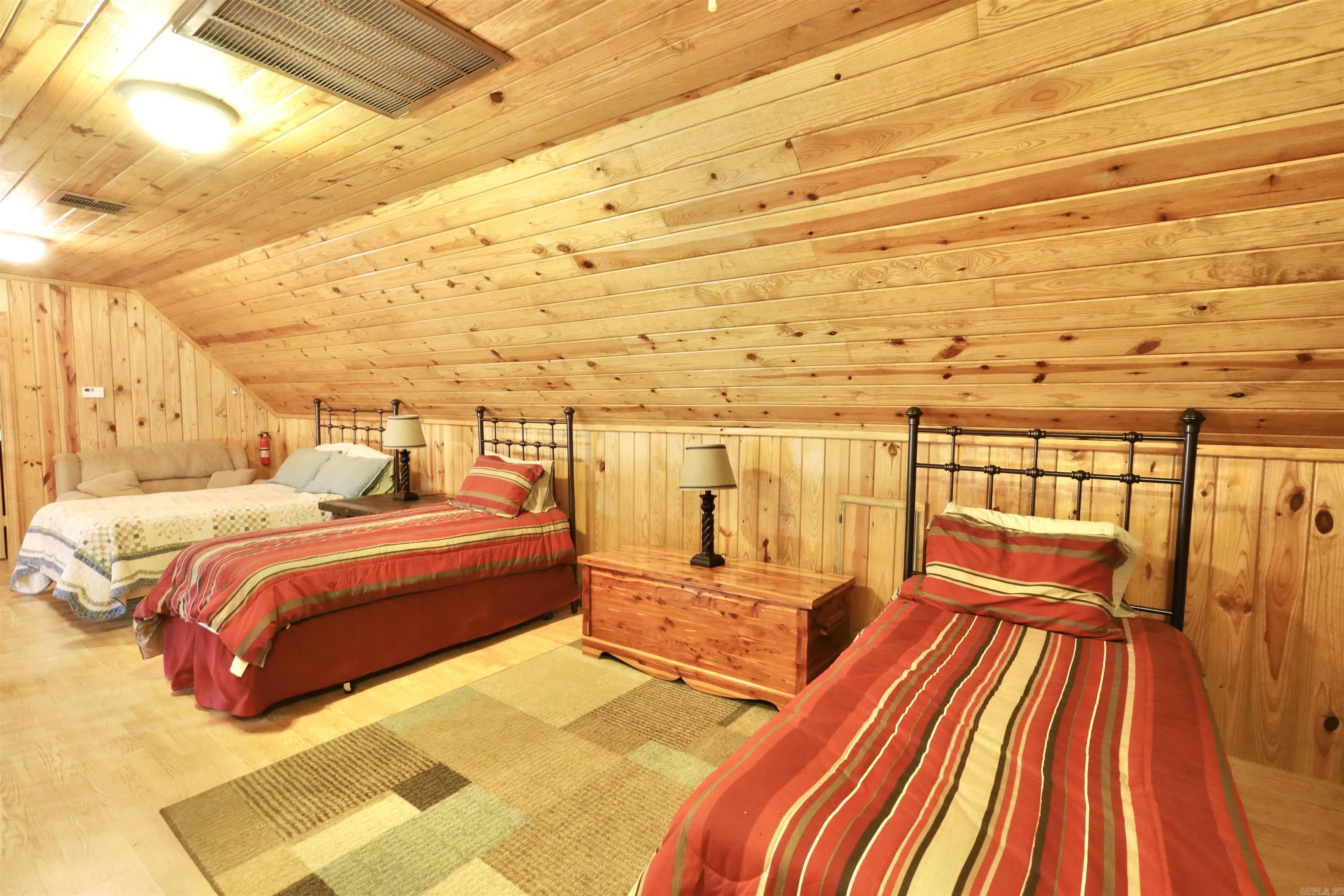 RIVERCHASE - Residential