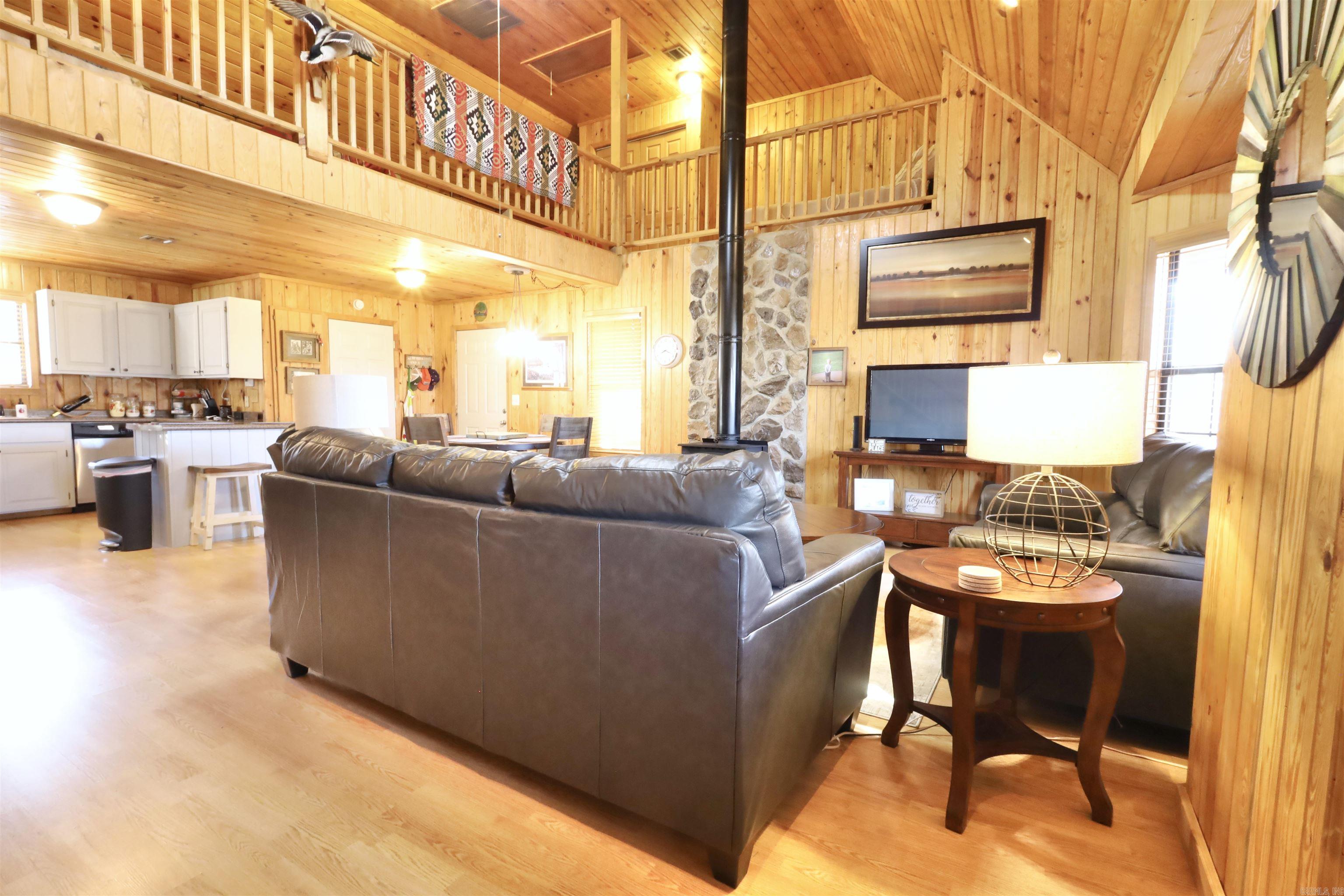 RIVERCHASE - Residential