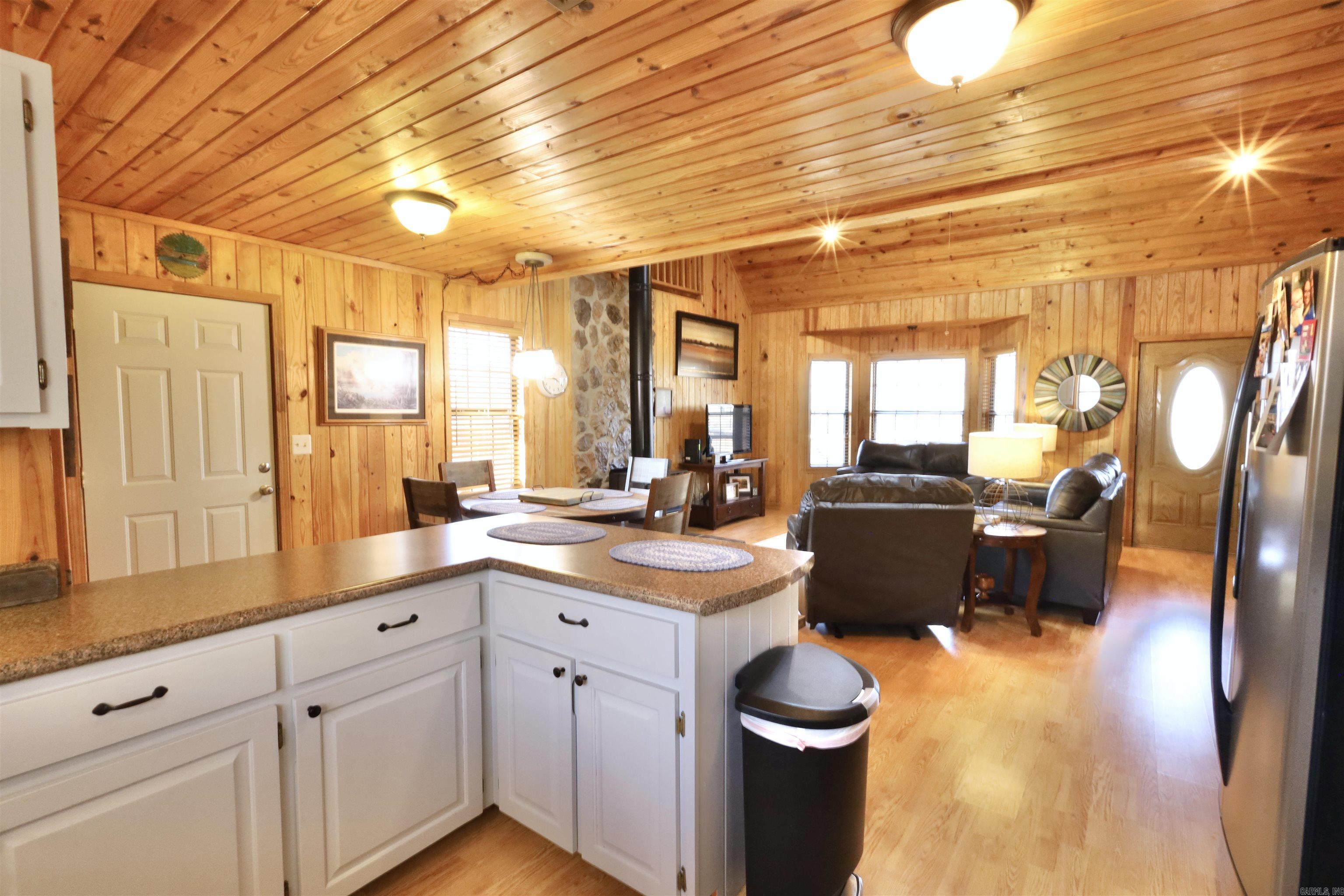 RIVERCHASE - Residential