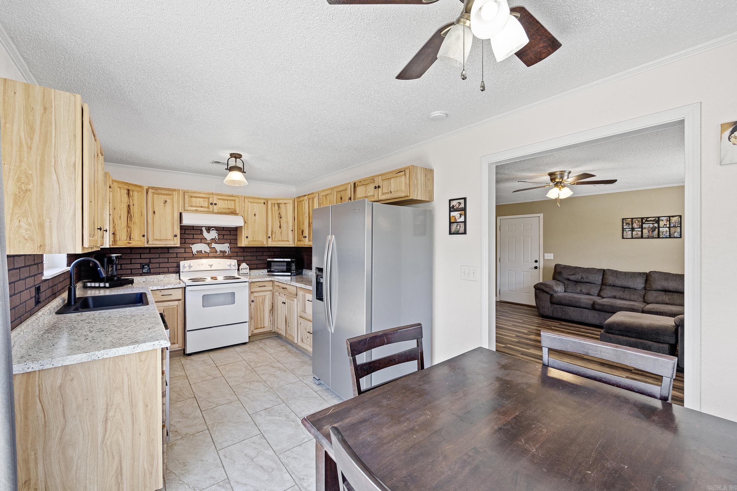 LONDON ACRES - Residential