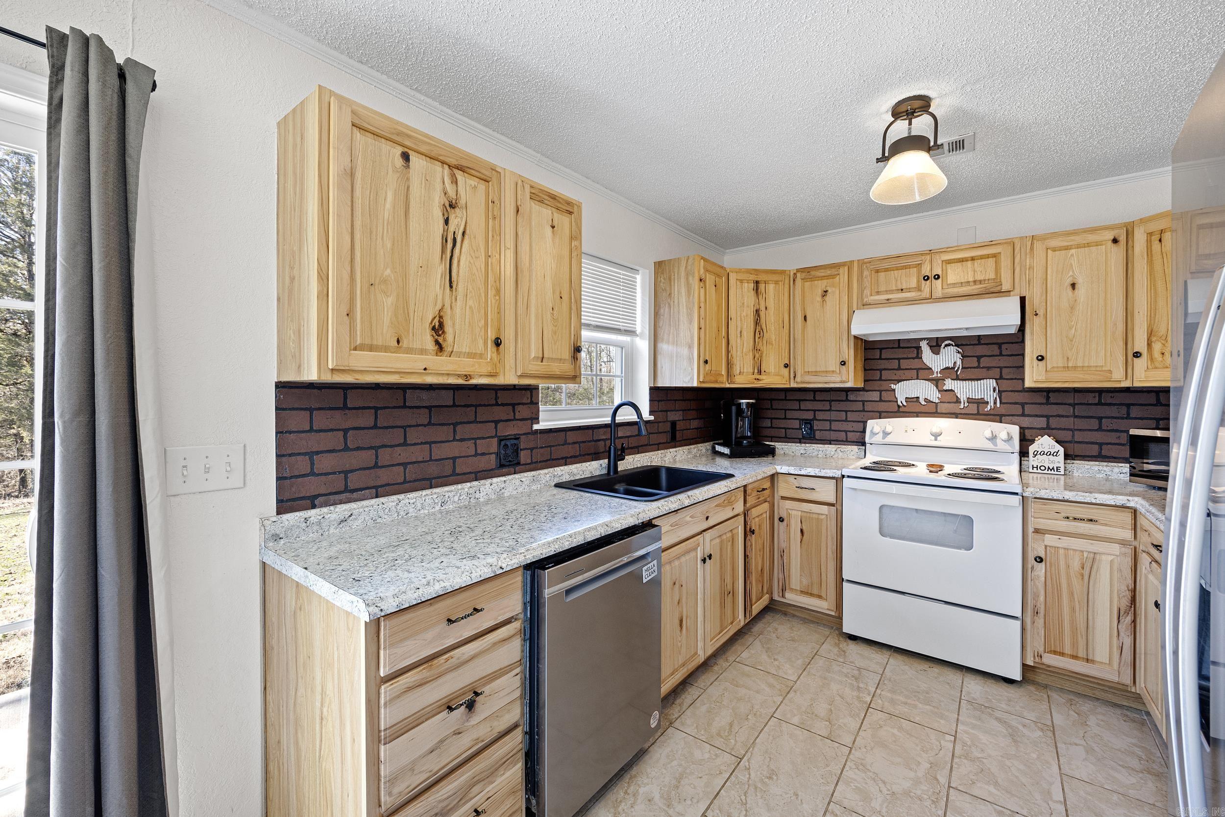 LONDON ACRES - Residential