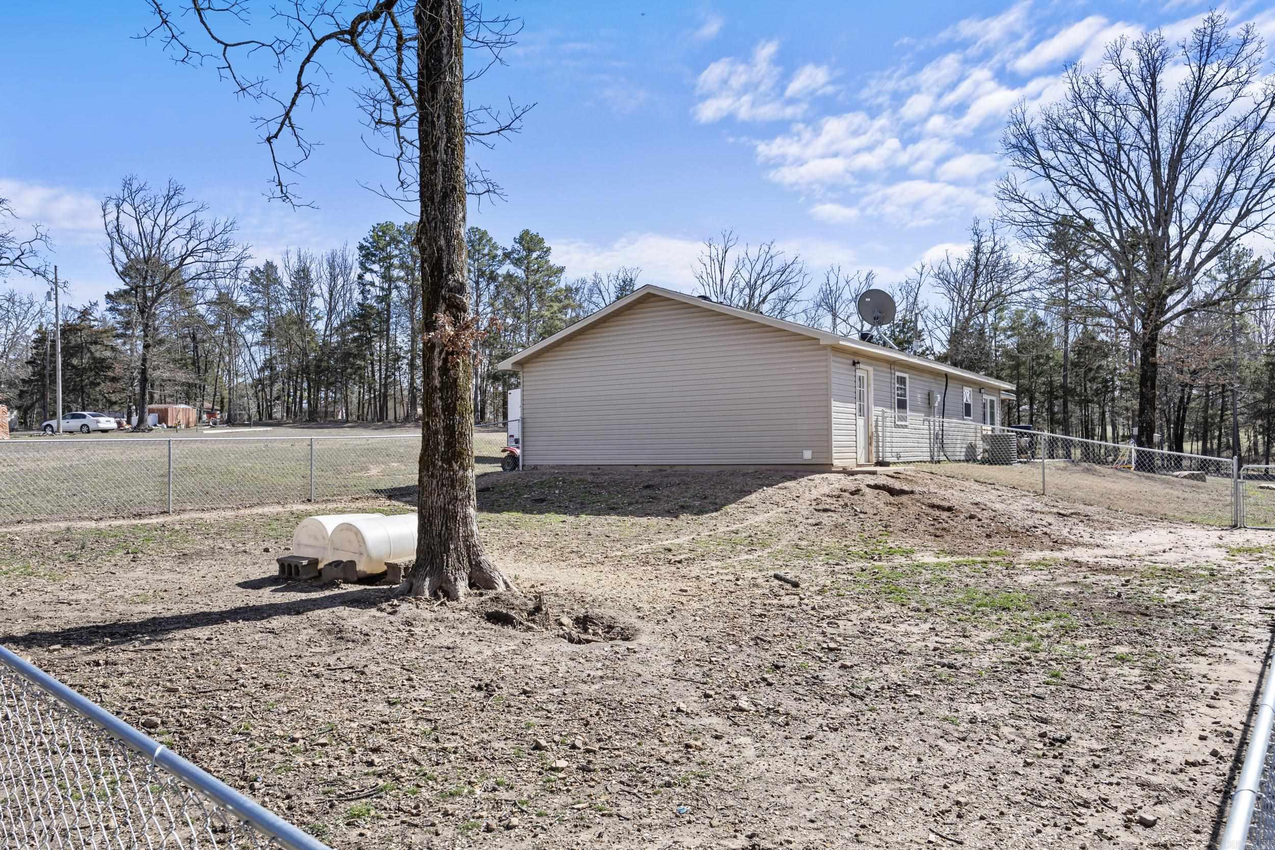 LONDON ACRES - Residential