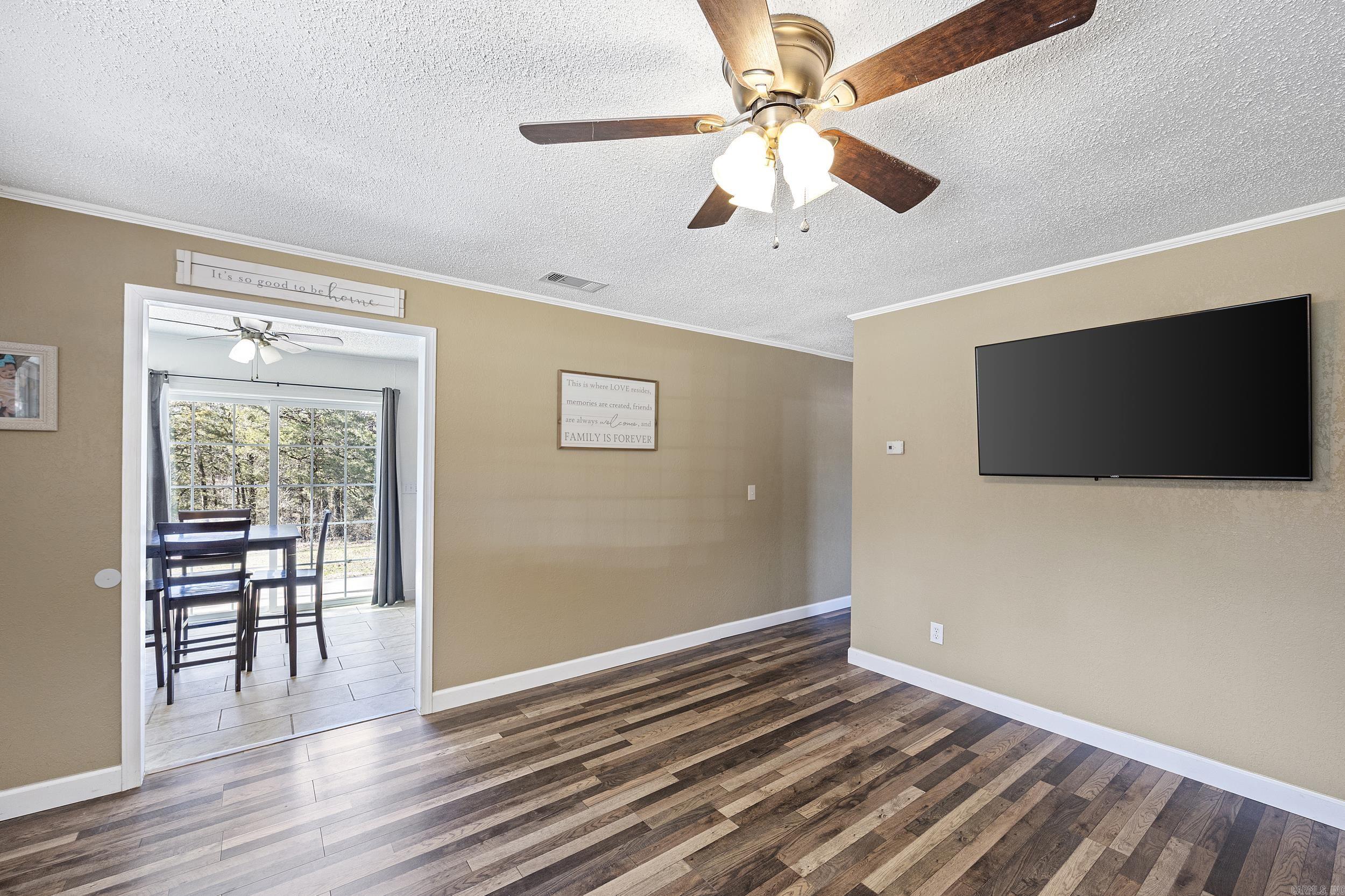 LONDON ACRES - Residential