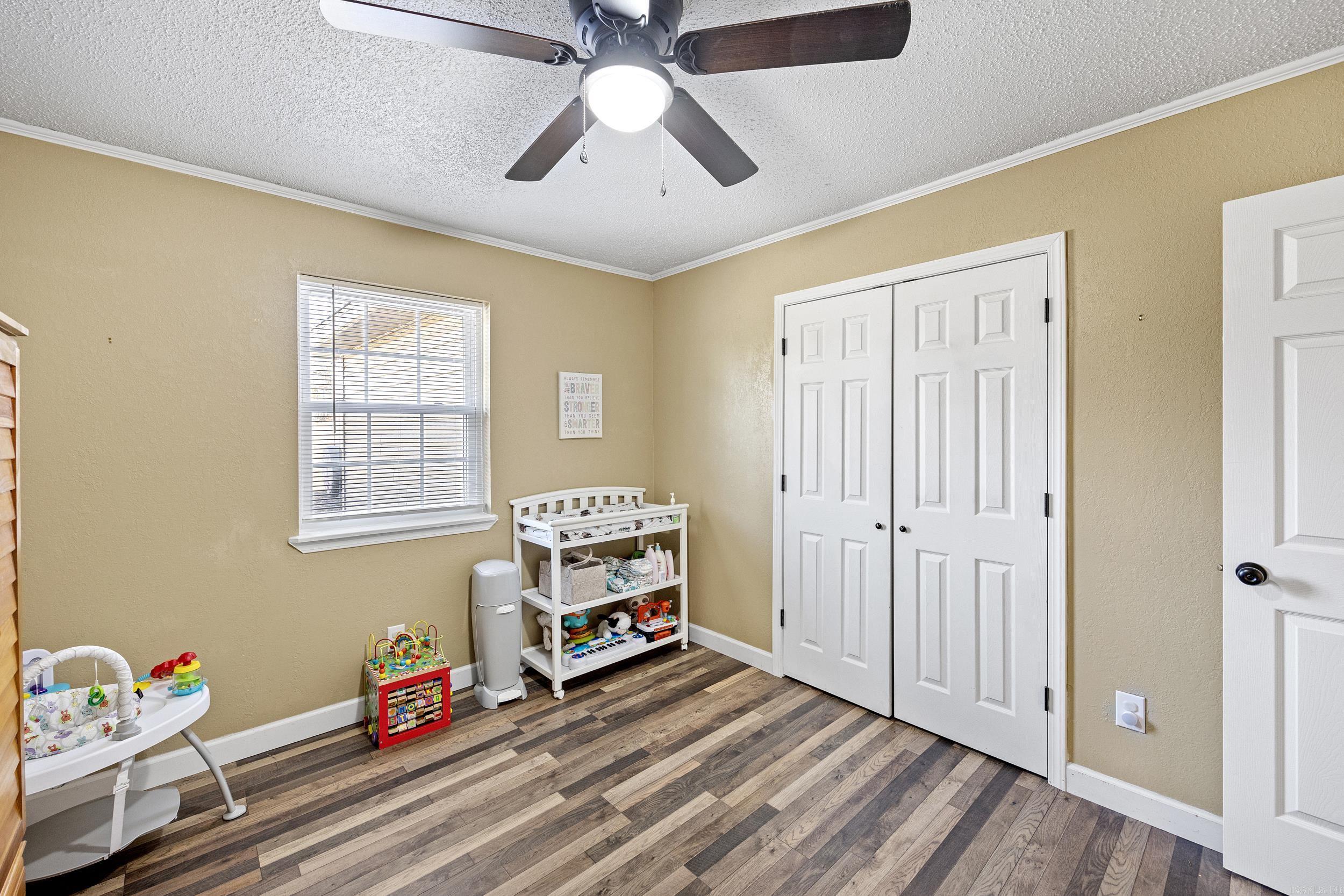 LONDON ACRES - Residential