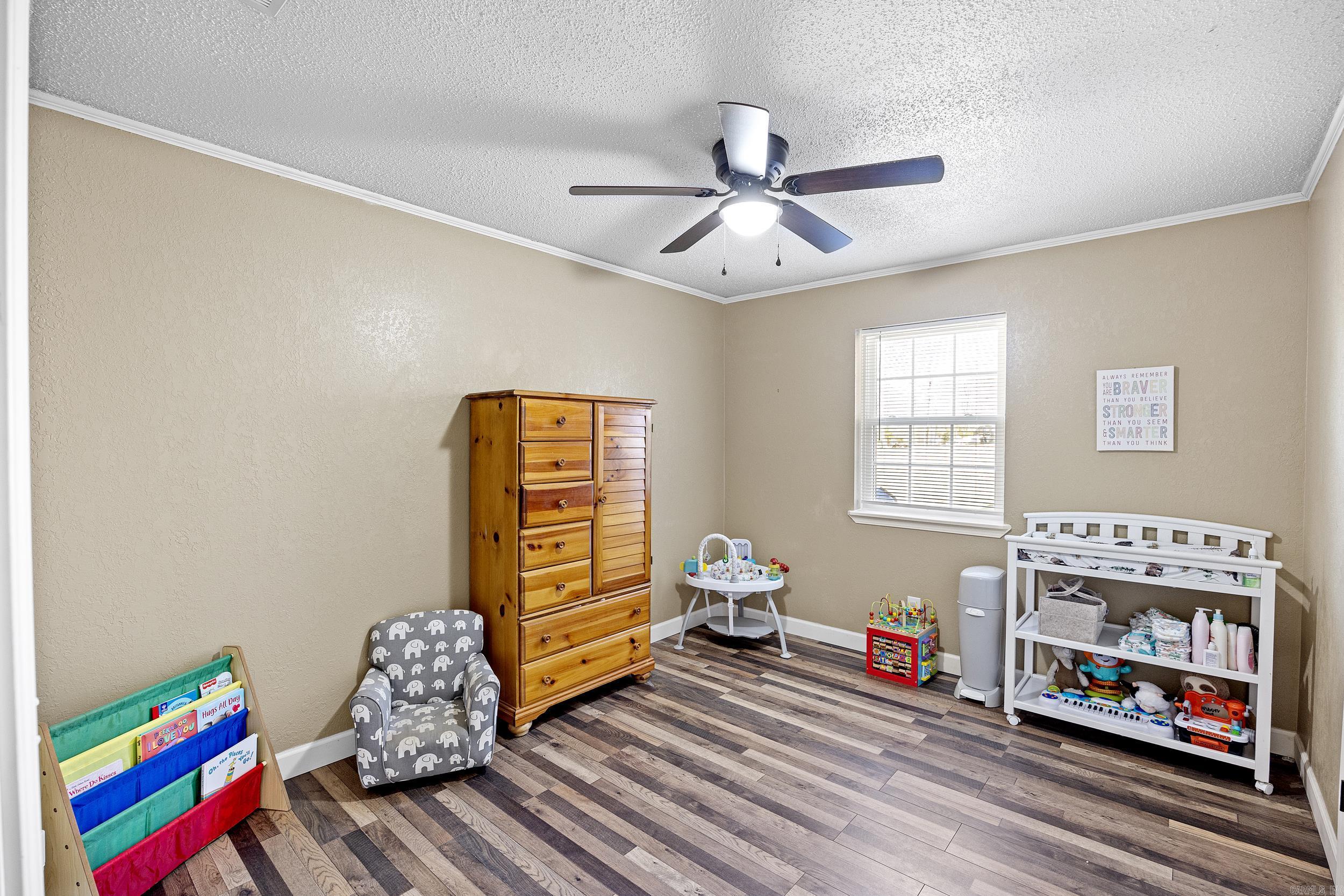 LONDON ACRES - Residential