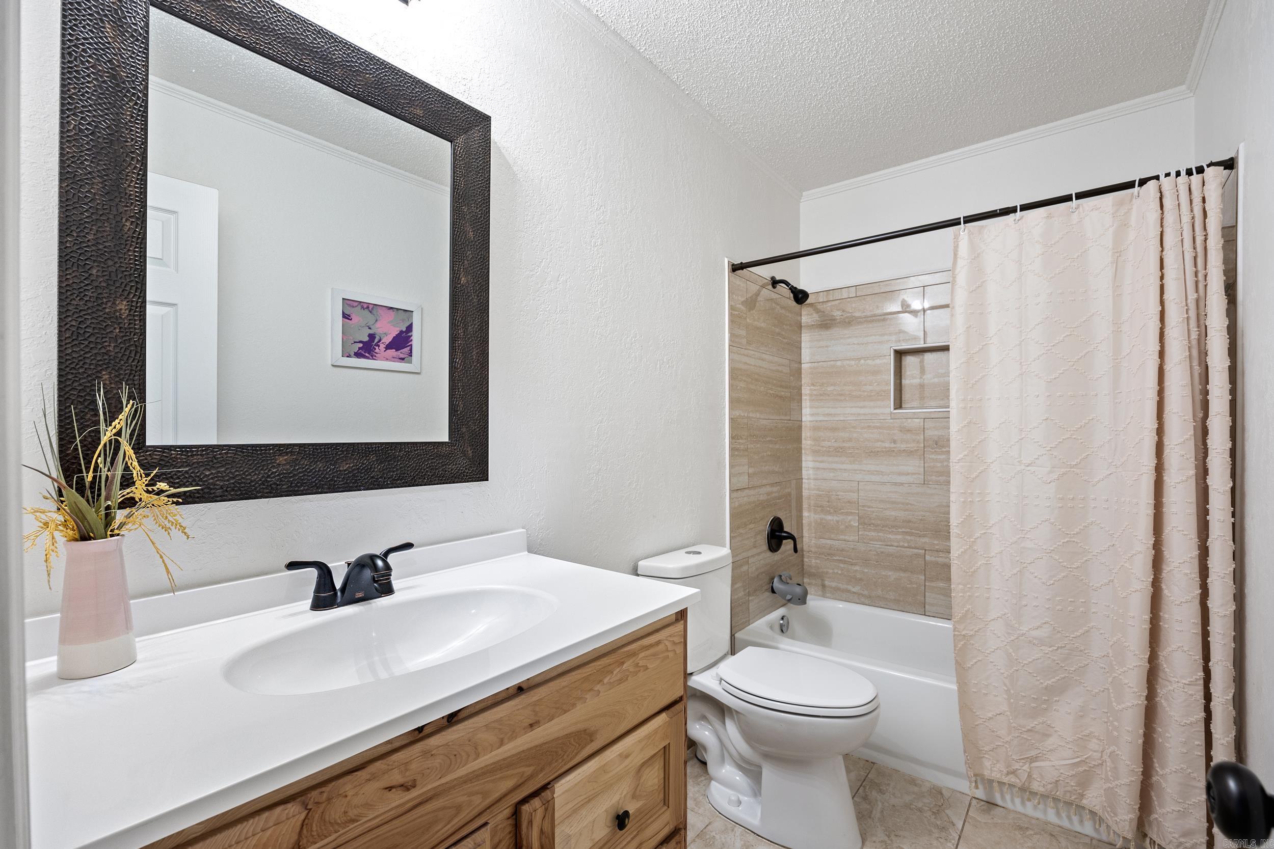 LONDON ACRES - Residential