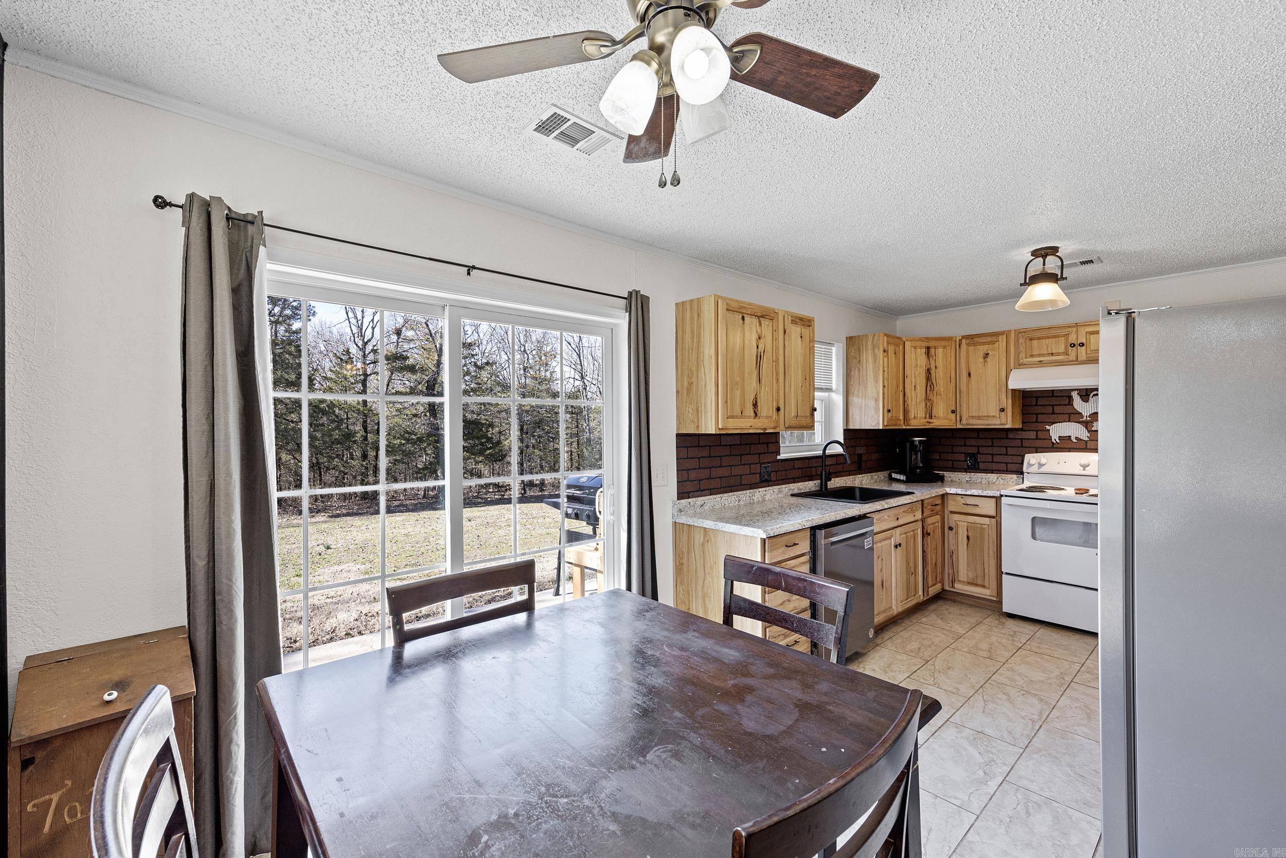 LONDON ACRES - Residential