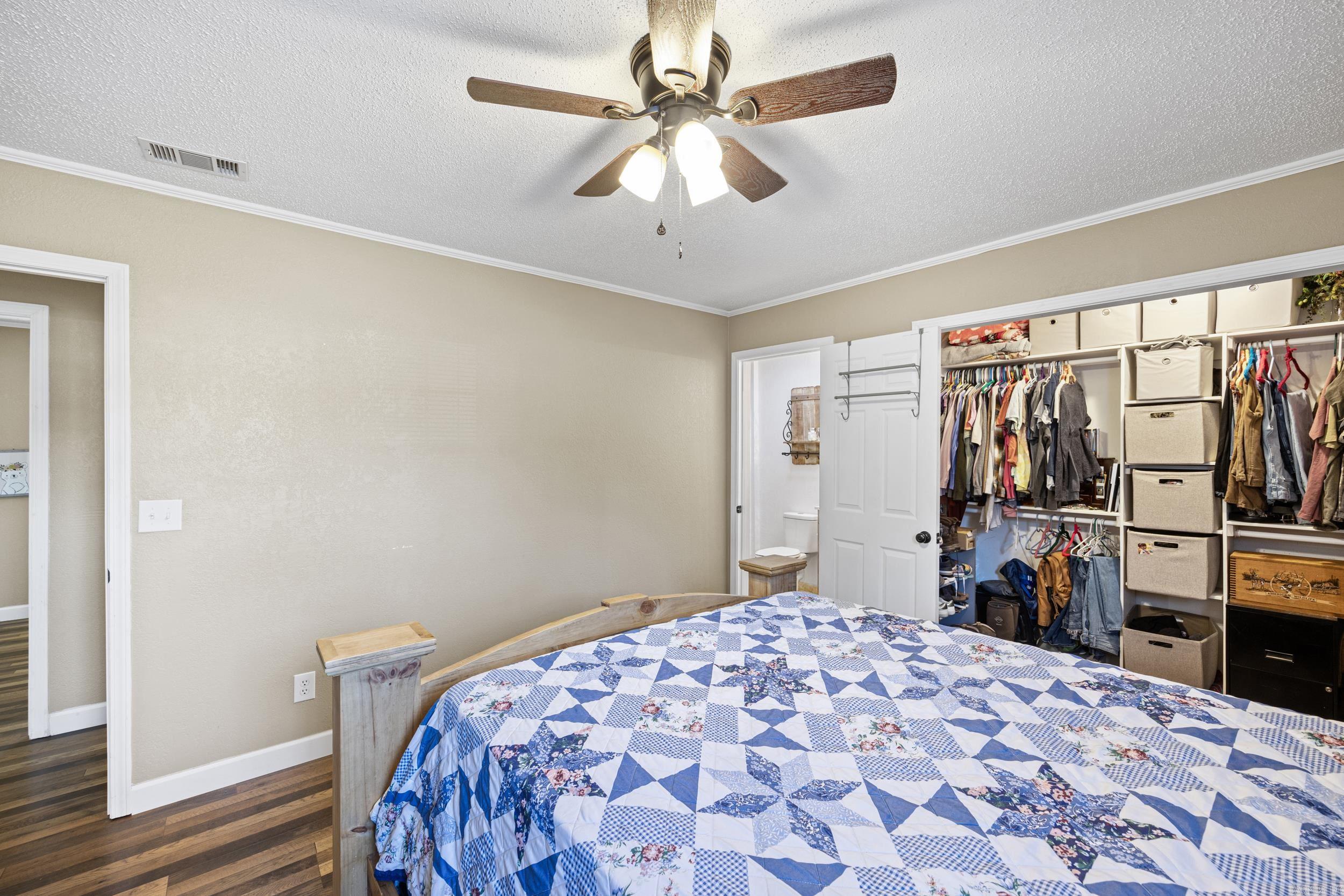 LONDON ACRES - Residential