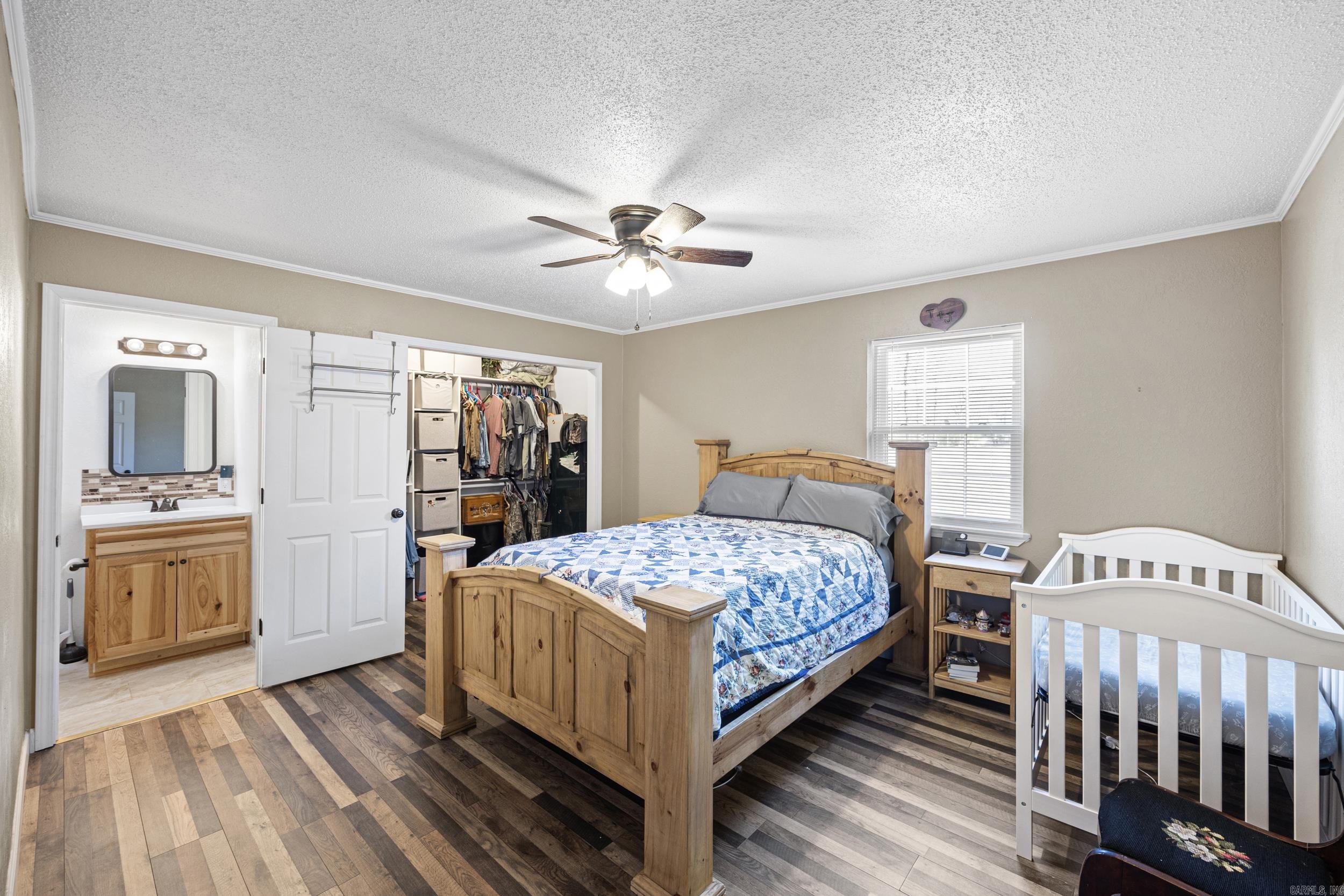 LONDON ACRES - Residential