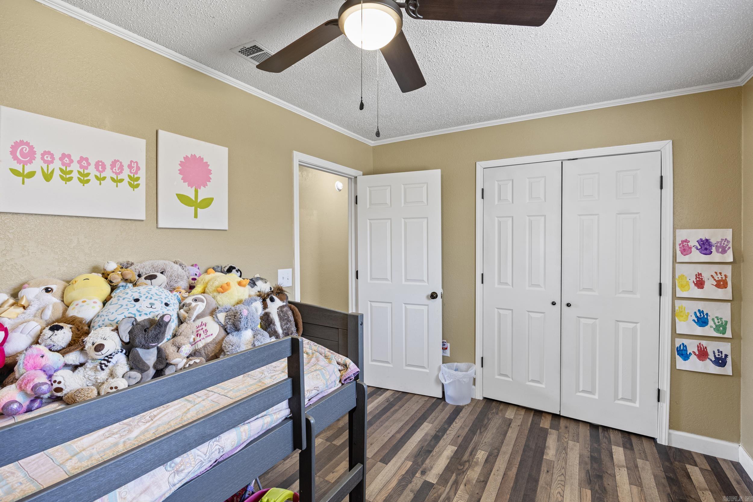 LONDON ACRES - Residential