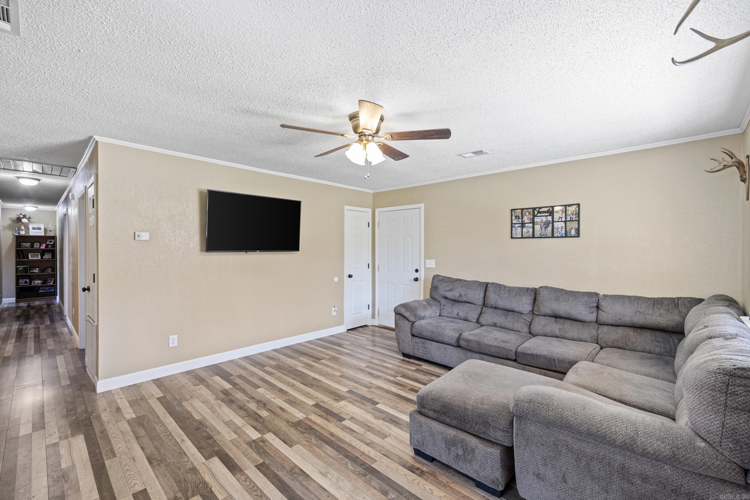 LONDON ACRES - Residential