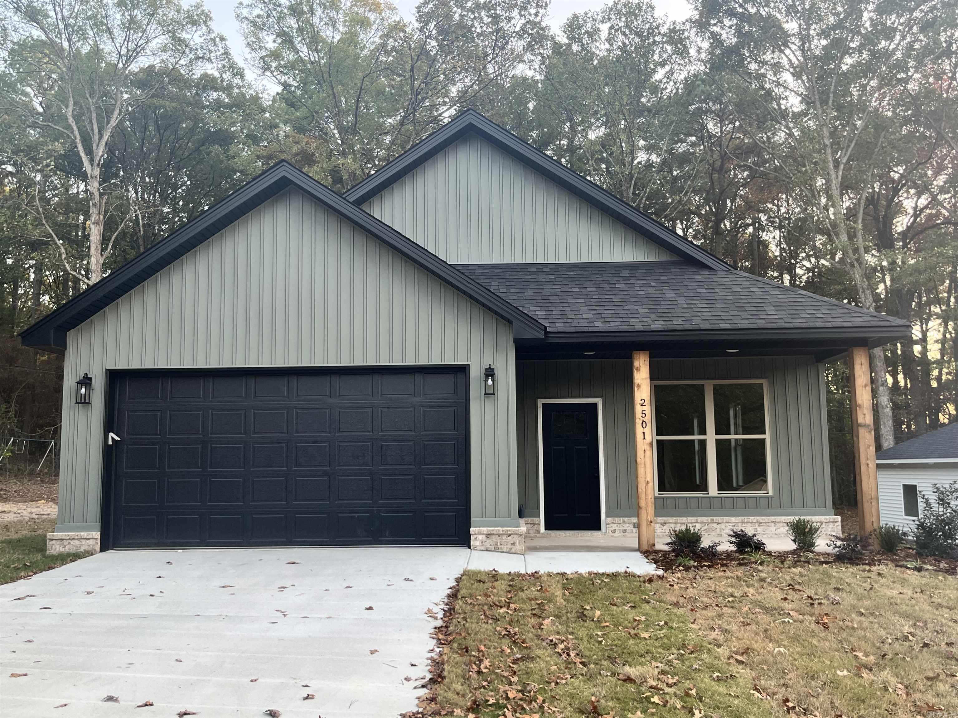 Beautiful New Construction home in an established area and close to all Benton has to offer! Lots of space and plenty of room. This home is a must see! Open kitchen with large island, custom cabinets, wood beams, large walk in pantry, large primary suite with wood beams, primary walk in closet & bath are perfect. This home has so many beautiful features!