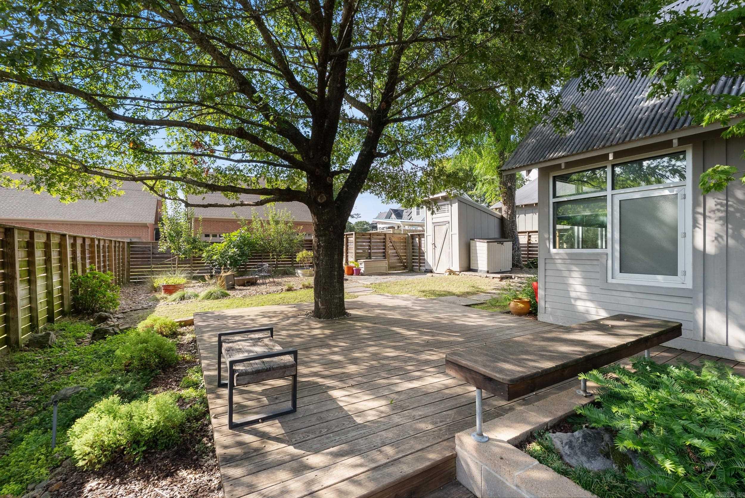 MACARTHUR PLACE ORIGINAL CITY OF - Residential