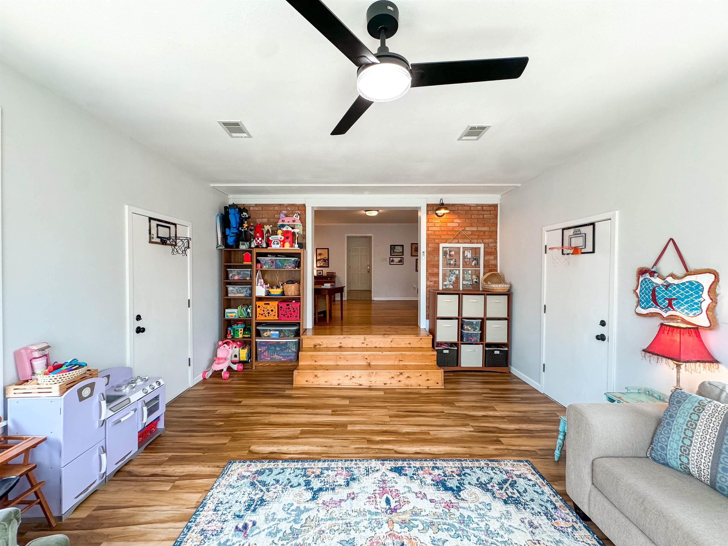 LAMBERT TERRACE - Residential