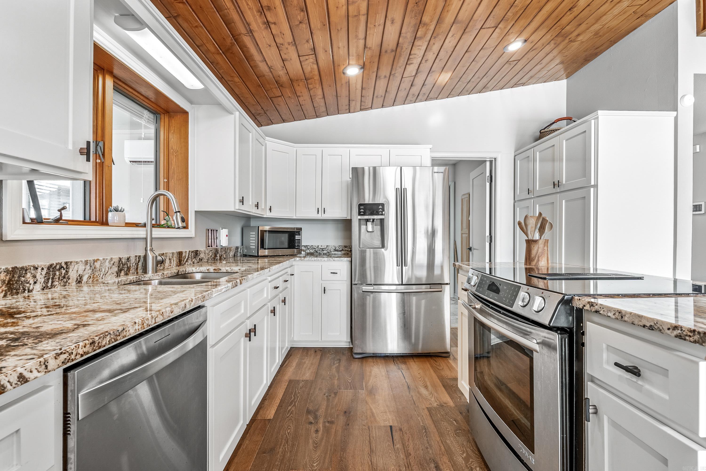 HAMILTON HILLS - Residential