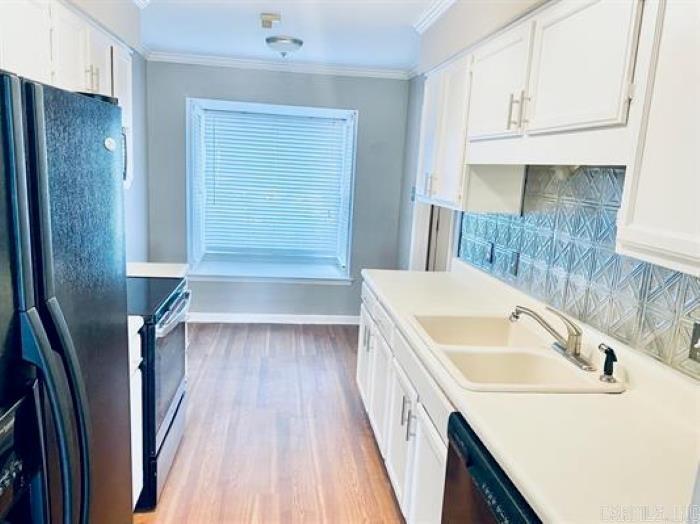 ANDOVER SQUARE - Residential