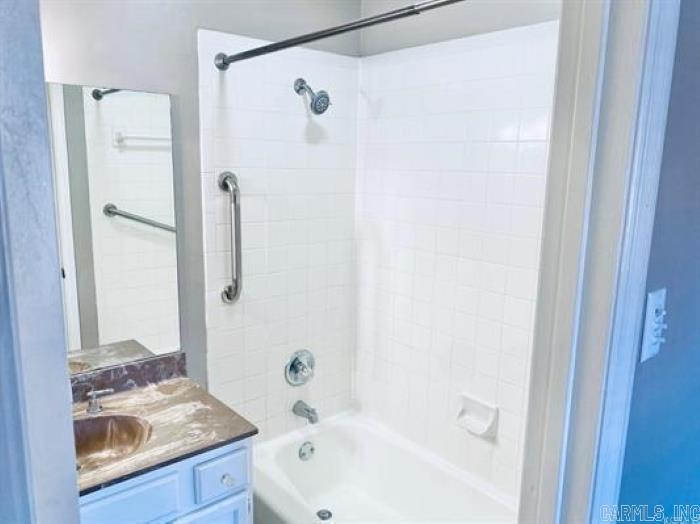 ANDOVER SQUARE - Residential