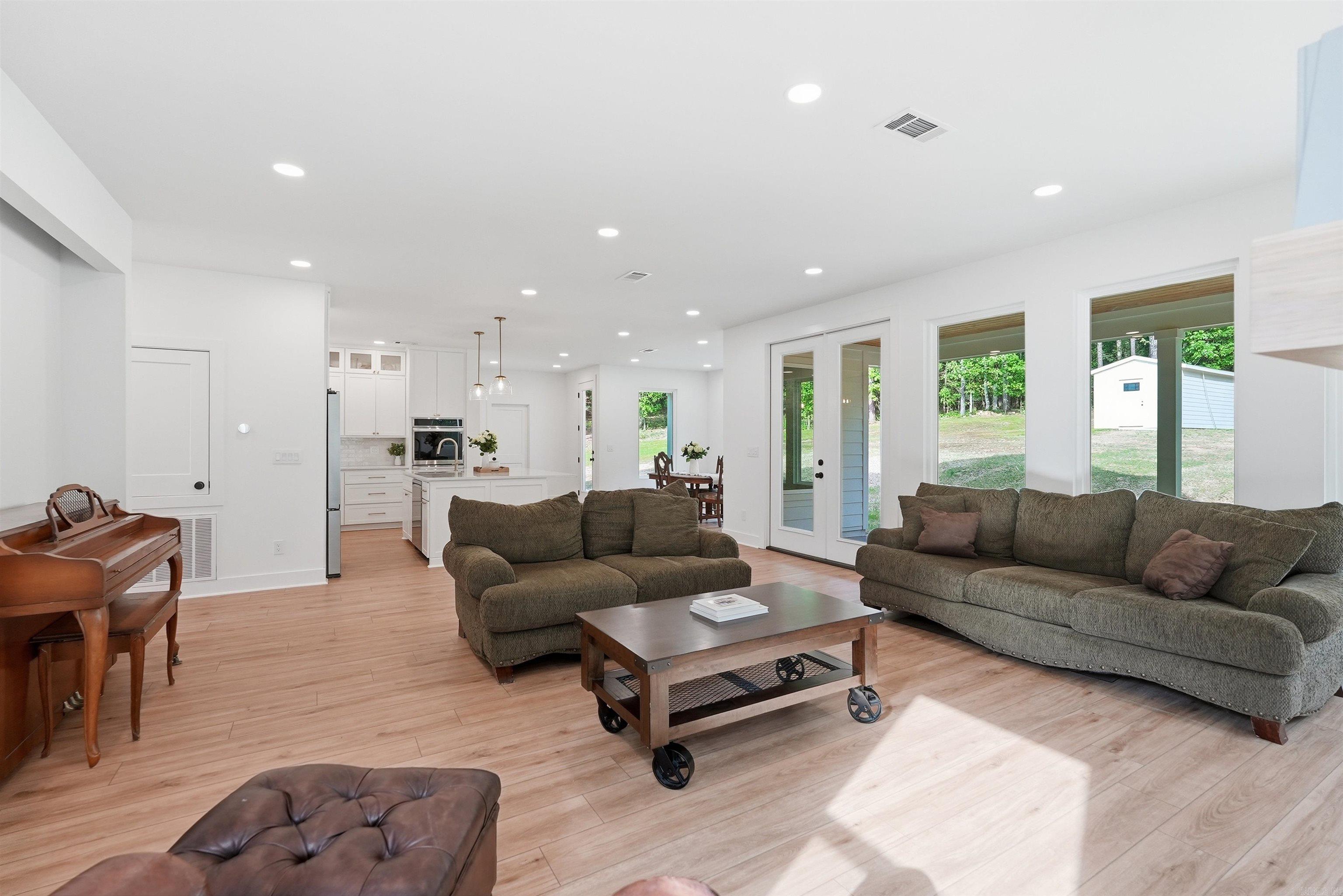 SAN VEST PROP - Residential