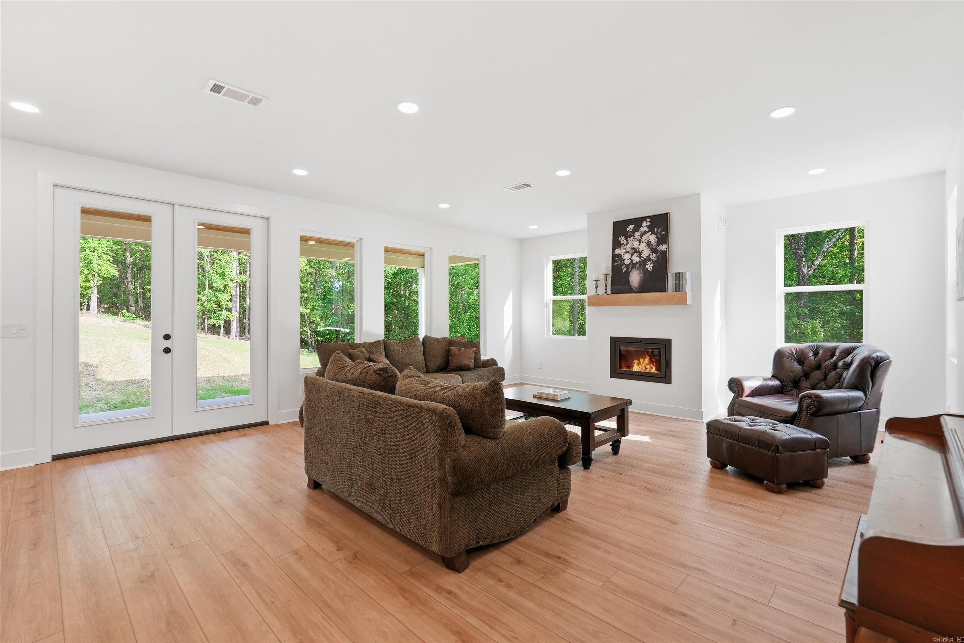 SAN VEST PROP - Residential