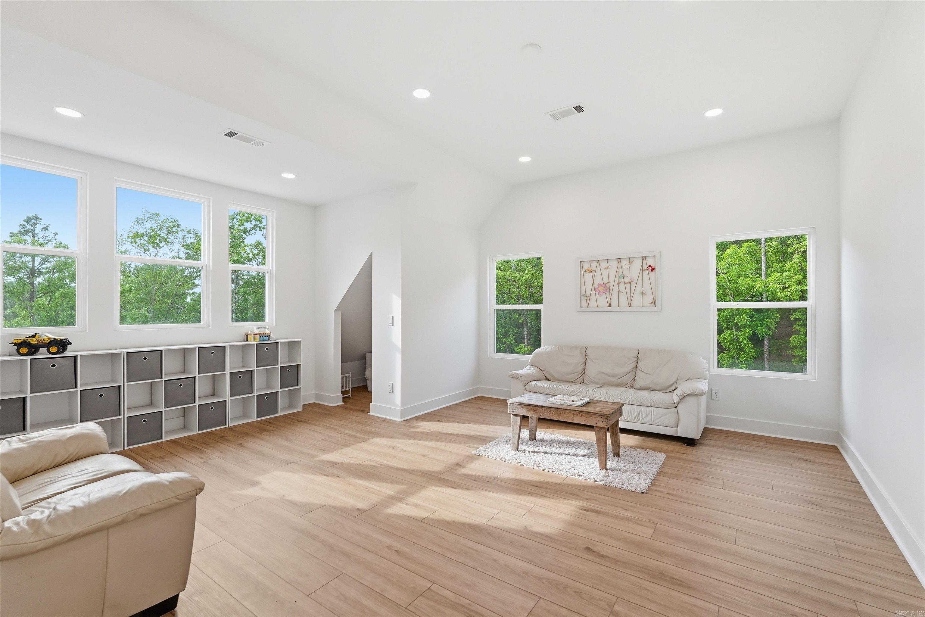 SAN VEST PROP - Residential