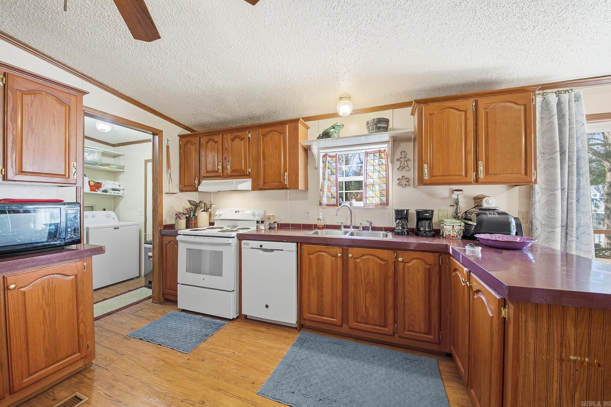 BAYOU METO PLACE - Residential