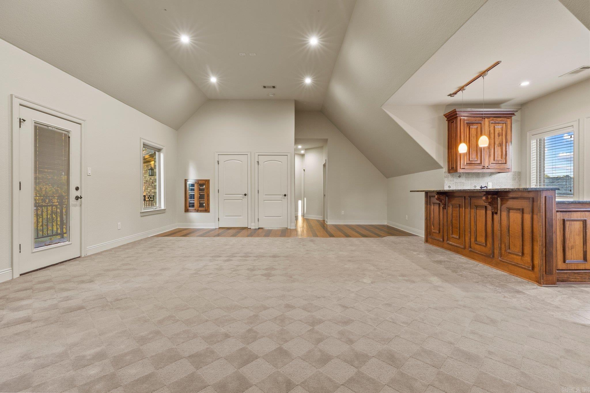 HURRICANE LAKE EST - Residential