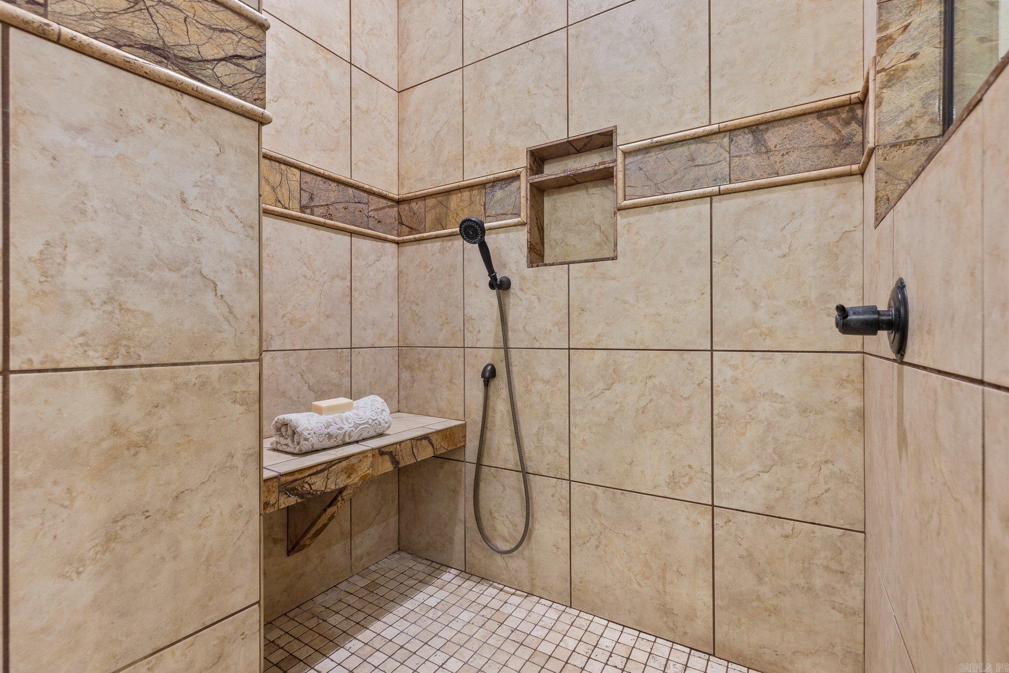 HURRICANE LAKE EST - Residential