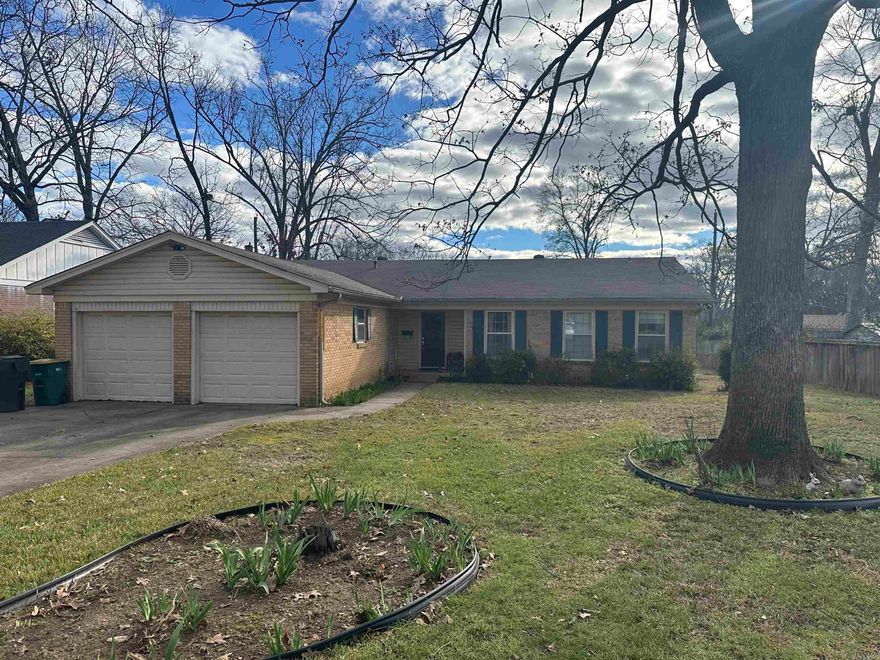 All Brick Traditional 1-Level in the Heart of Briarwood! This home features Large Living/Dining Room Comb., Large Den with Gas Log Fireplace, Kitchen with sep. Breakfast Area, 3 Large Bedrooms, 2 Full Baths, Sep. Laundry Area, Large 2-Car Garage, Beautiful Hardwoods & a Large Patio overlooking fenced backyard!!